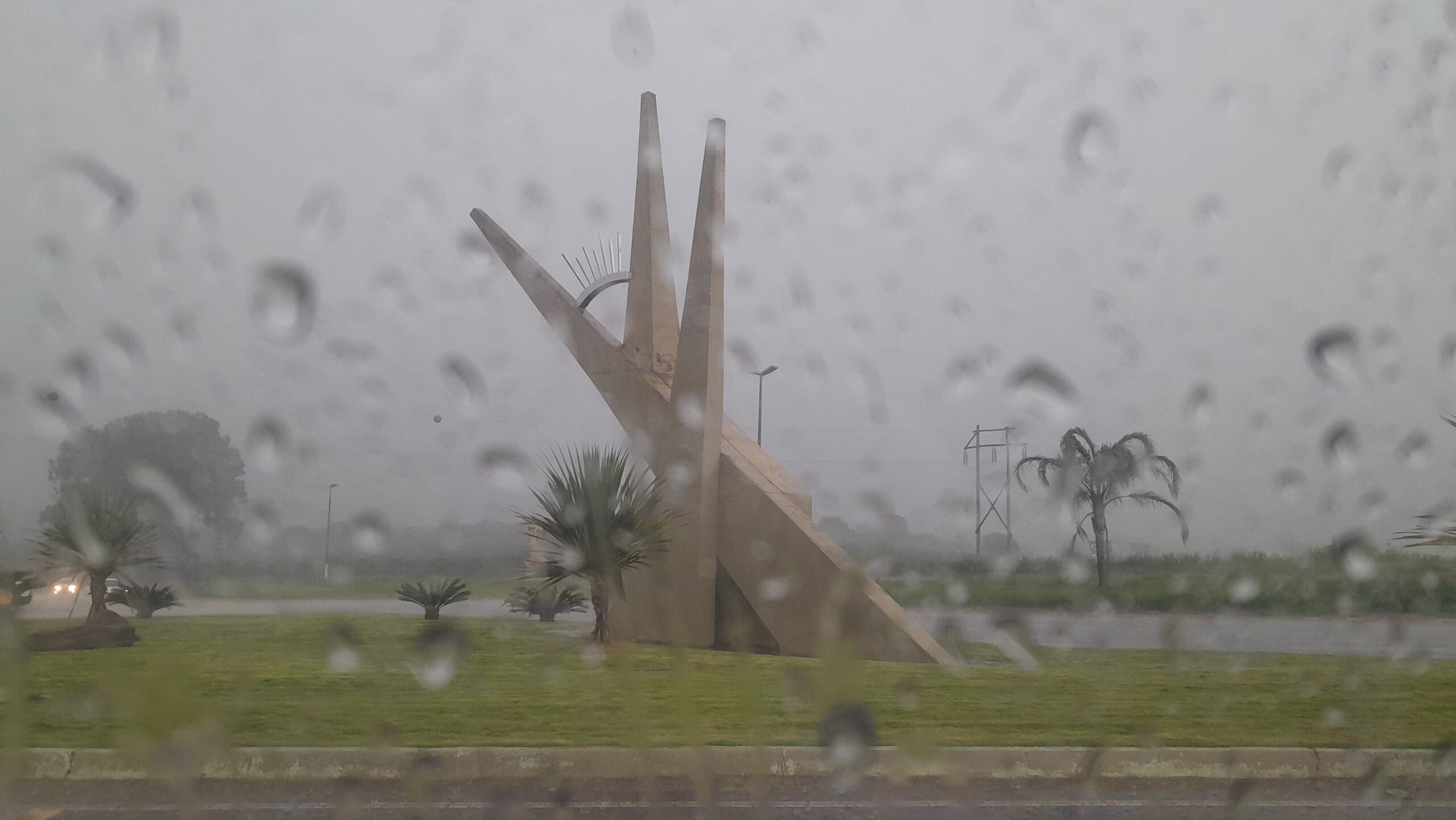 ALERTA NO TEMPO: Três Pontas e Santana tem alerta de tempestade
