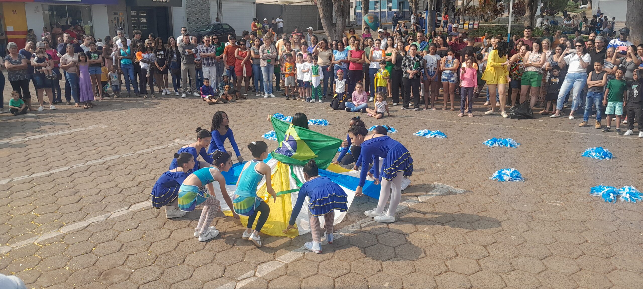 Escolas realizam desfile cívico em homenagem a 7 de setembro