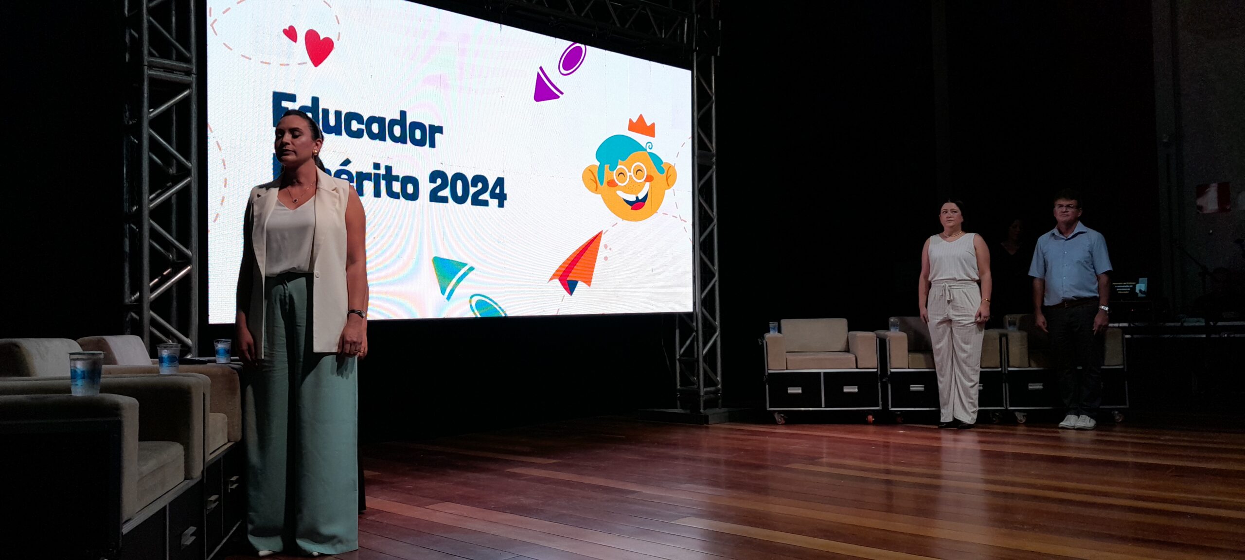 Prêmio Educador Emérito: Noite de gala dos profissionais da educação municipal