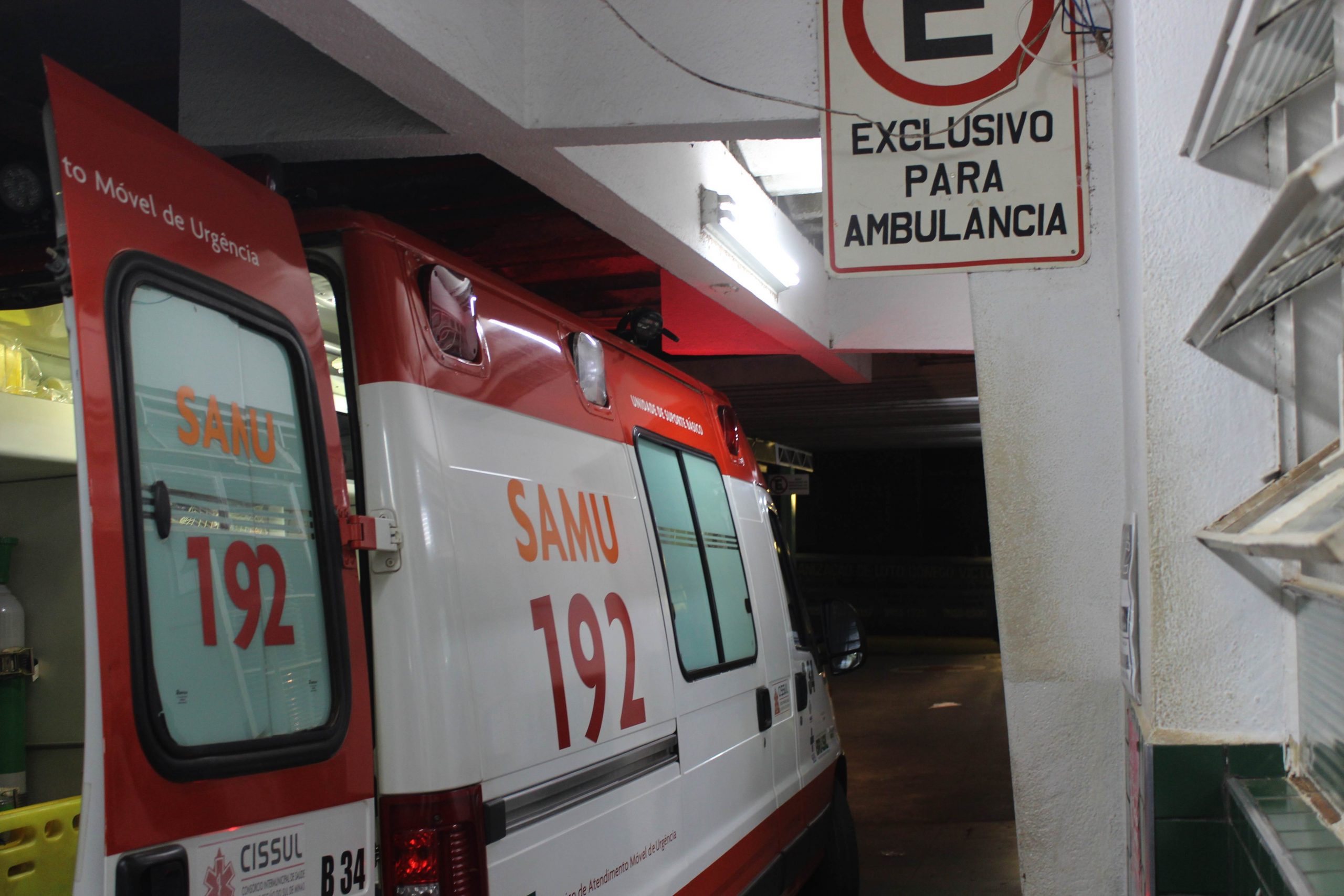 Pedreiro é agredido a golpes de facão, durante briga com o namorado da filha
