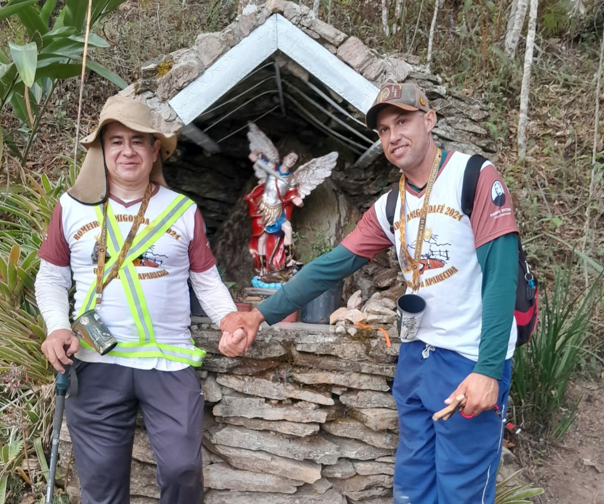 Empresário cego desafia limites e caminha a pé de Três Pontas a Aparecida