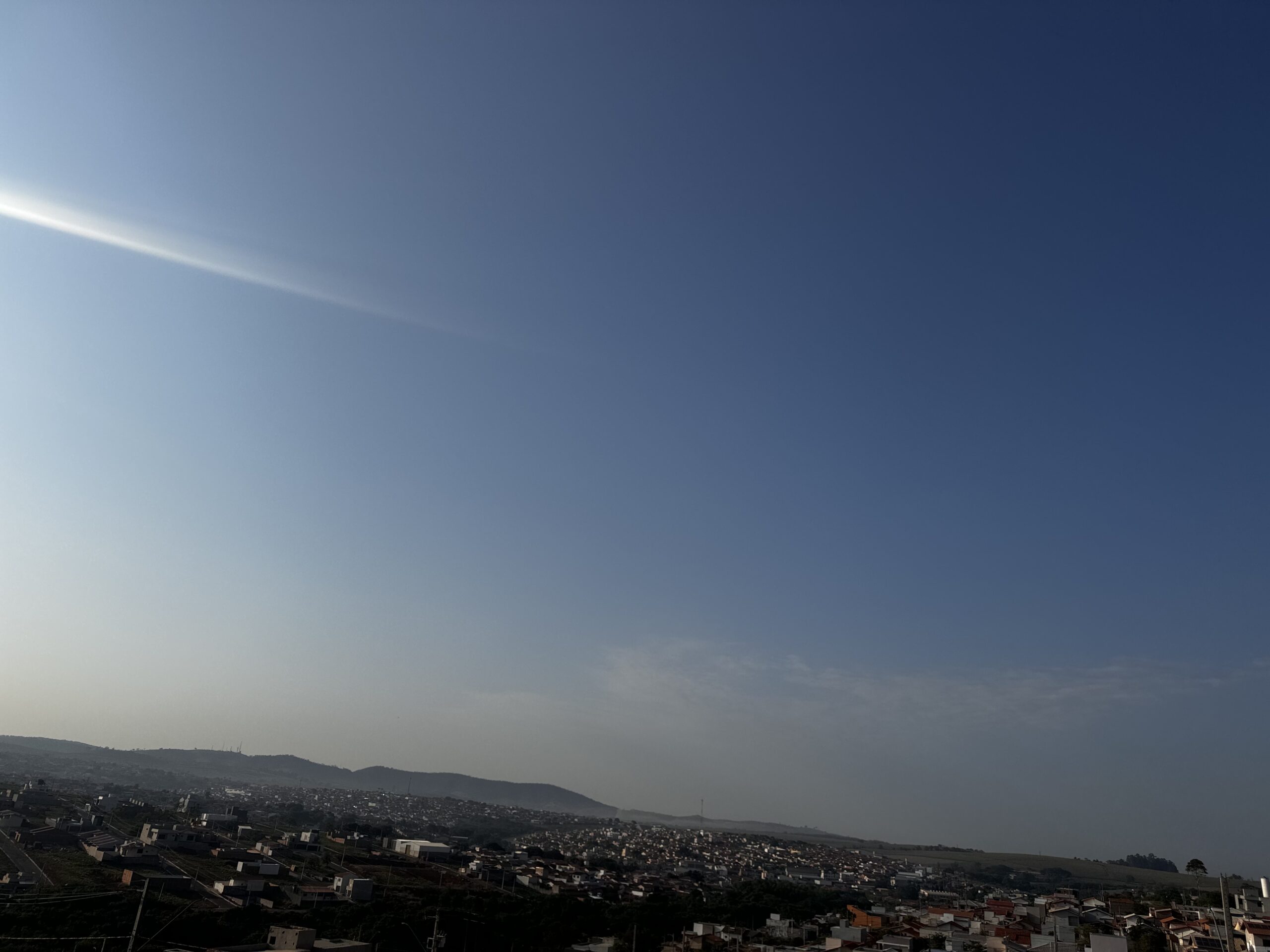 Quinta-feira ensolarada com máxima de 30°C