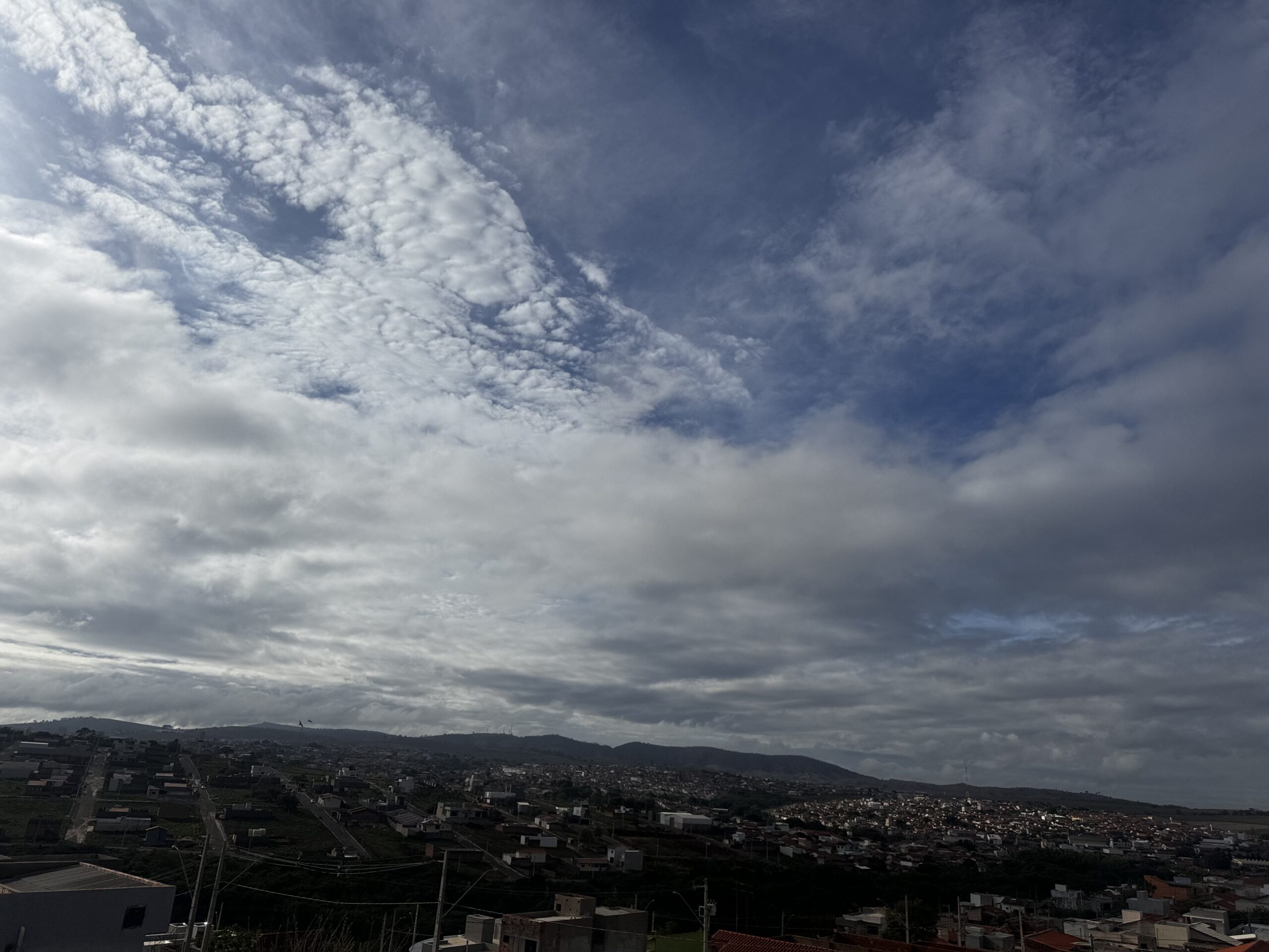 Terça-feira quente de 28°C com possibilidade de chuva