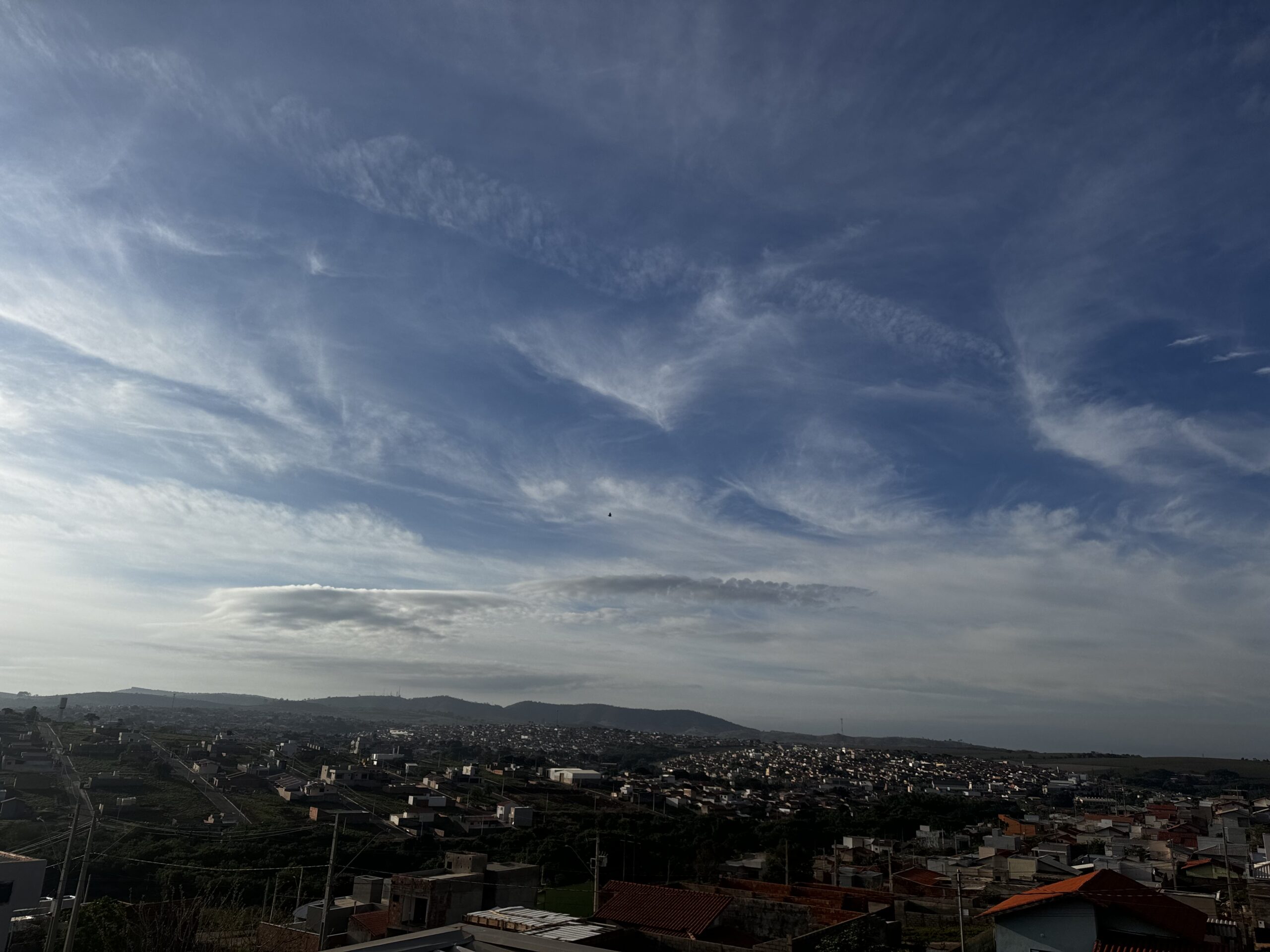 Quarta-feira de sol com possibilidade de garoa a noite