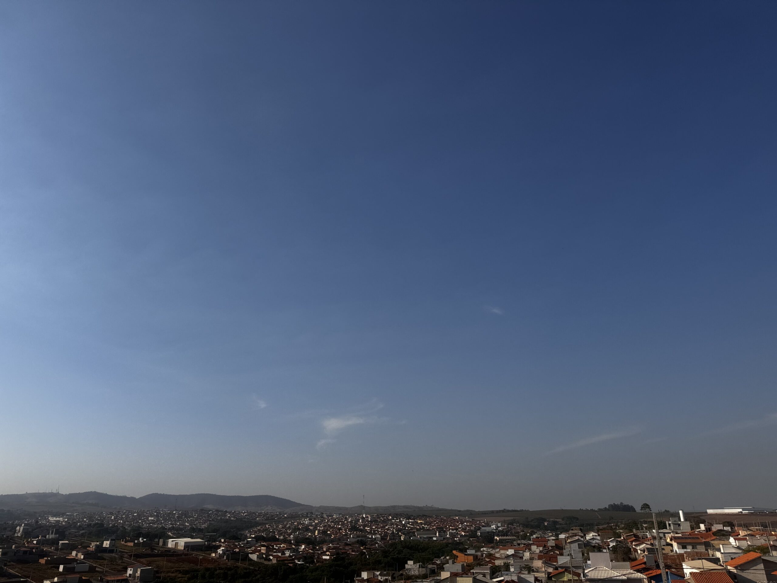Quarta-feira de sol forte, sem previsão de chuva