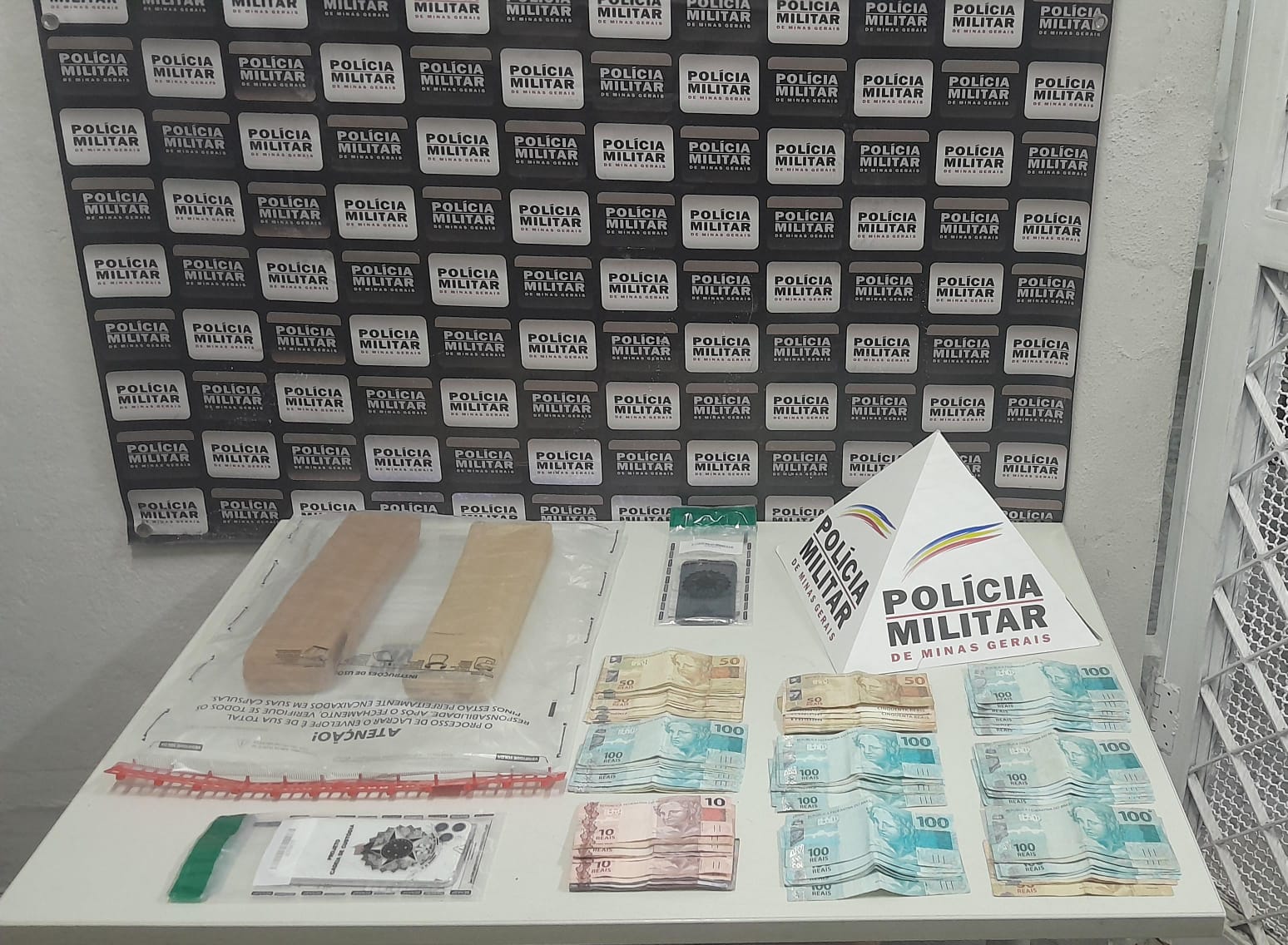 Polícia Militar intercepta e prende suspeitos de Três Corações que vieram entregar em Três Pontas