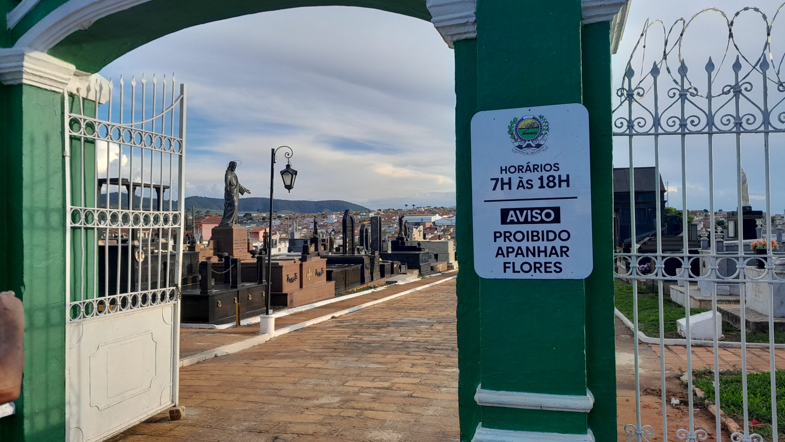 Dia de Finados: Cemitério terá três missas de manhã