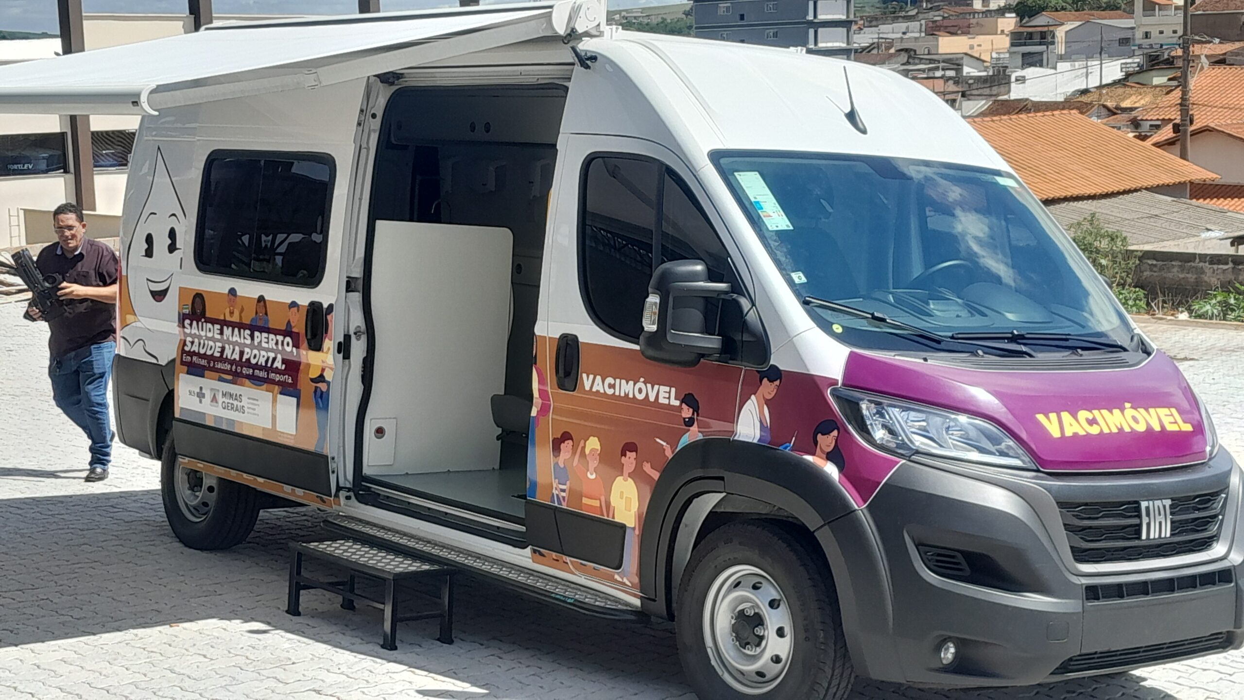 TP bate meta de imunização e ganha Vacimóvel do Estado de MG