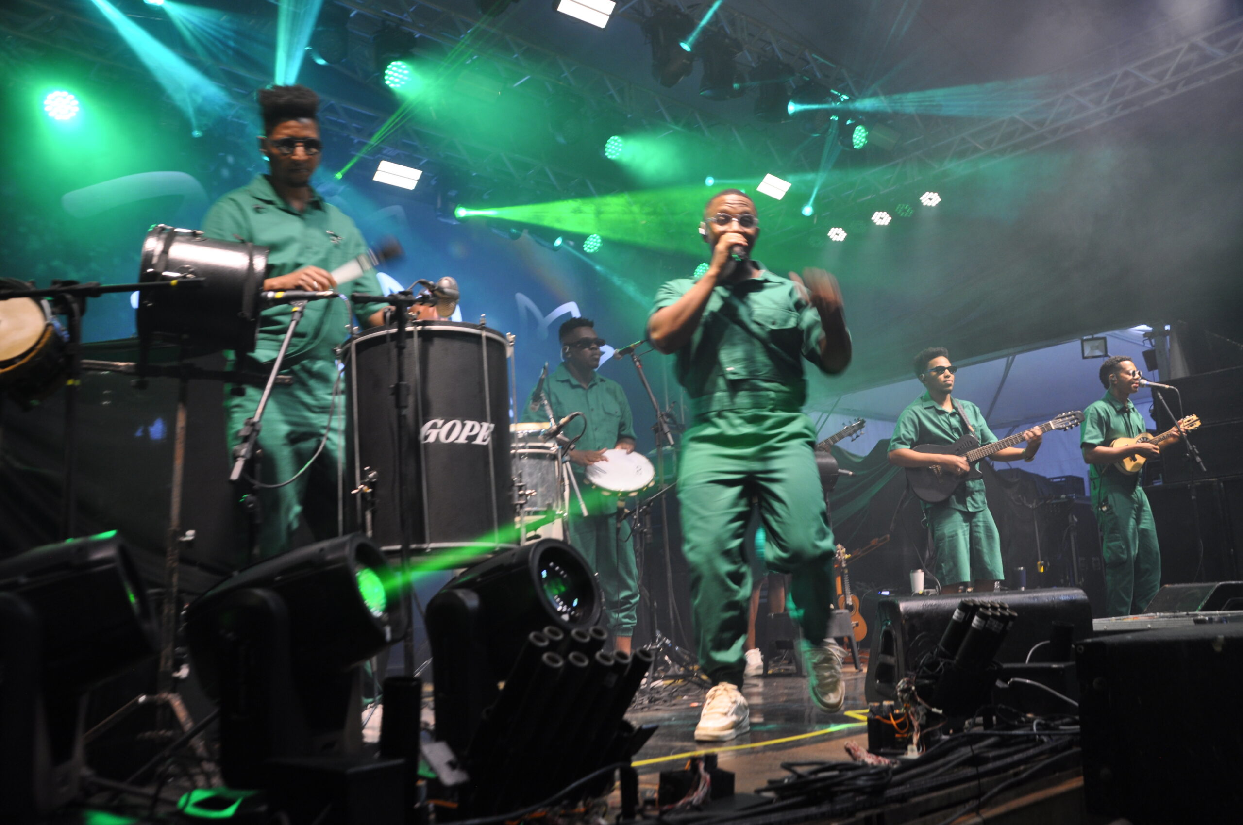 Semana da Consciência Negra: Banda 035 abre a noite de sábado com muito pagode. Assista