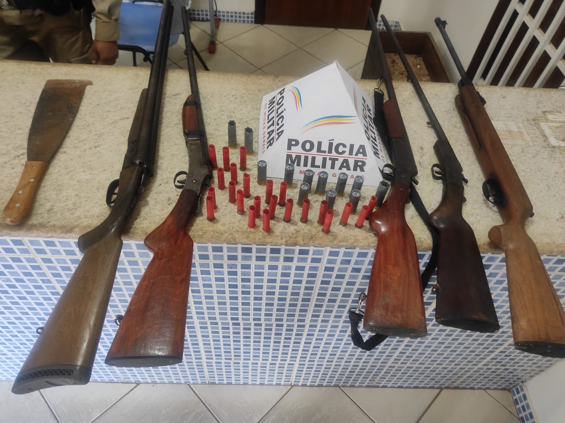 PM vai atender ocorrência de violência doméstica e apreende armas em Santana da Vargem