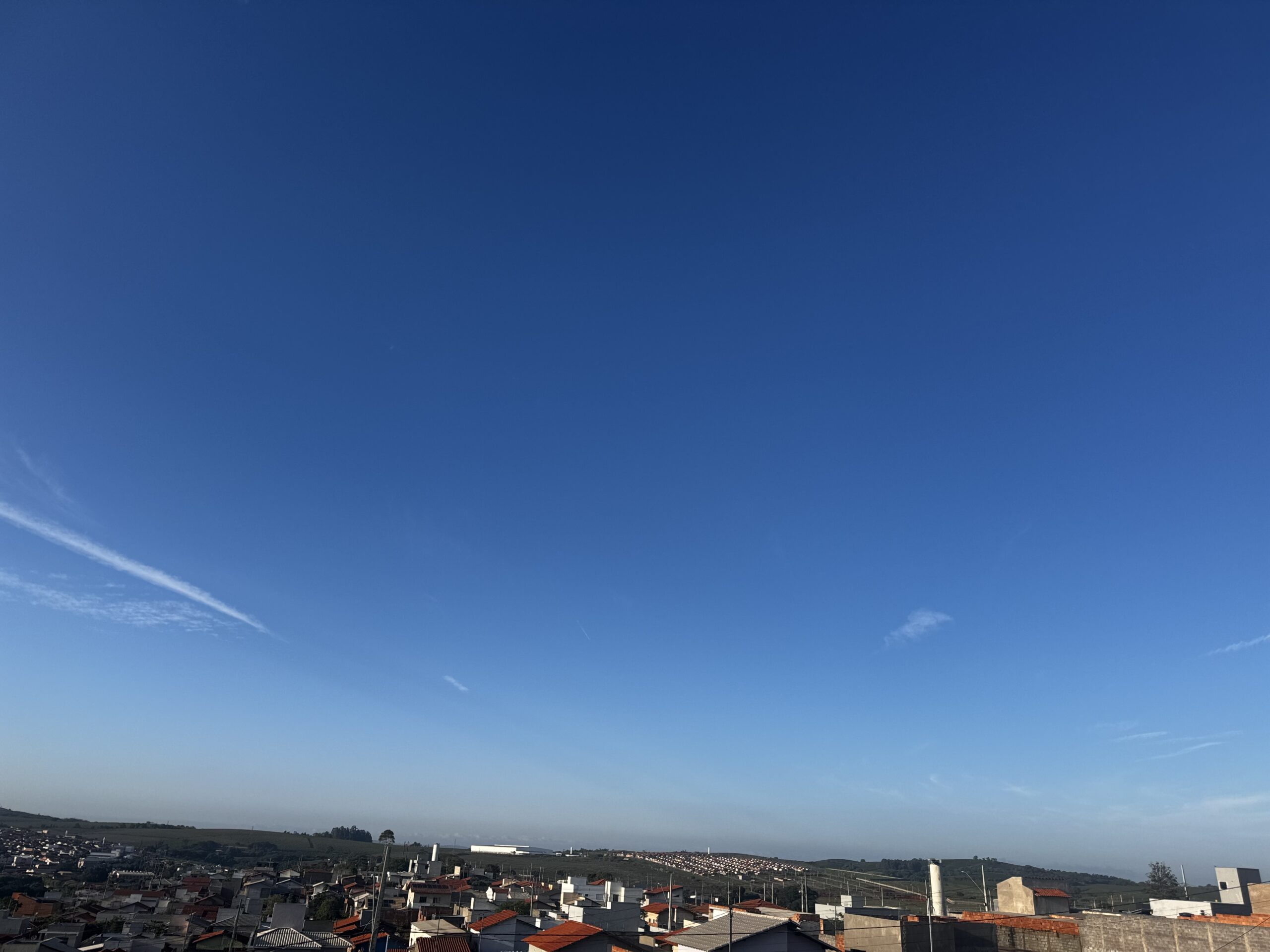 Sexta-feira nublada durante o dia, sem previsão de chuva