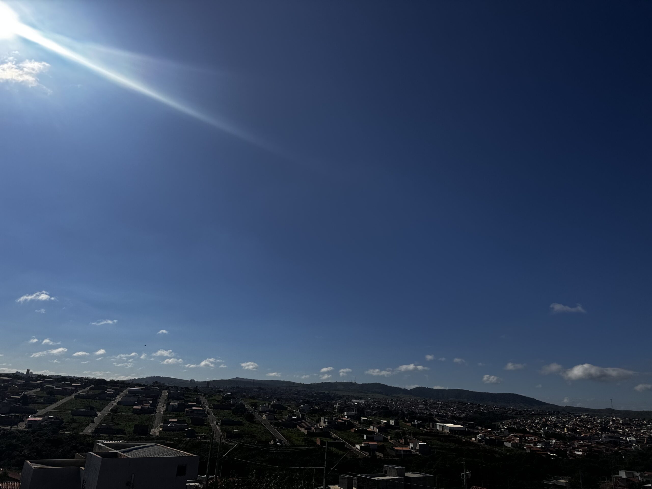 Fim de semana com sol e chuvas isoladas em Três Pontas