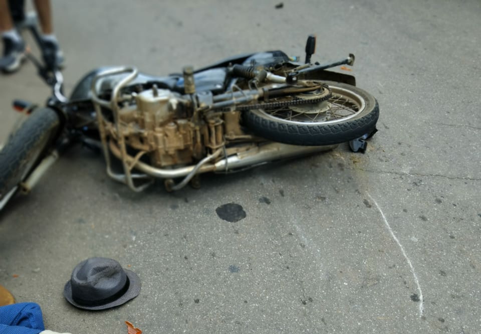 Estado de saúde de idoso atropelado no Centro é gravíssimo; motoqueiro foi preso