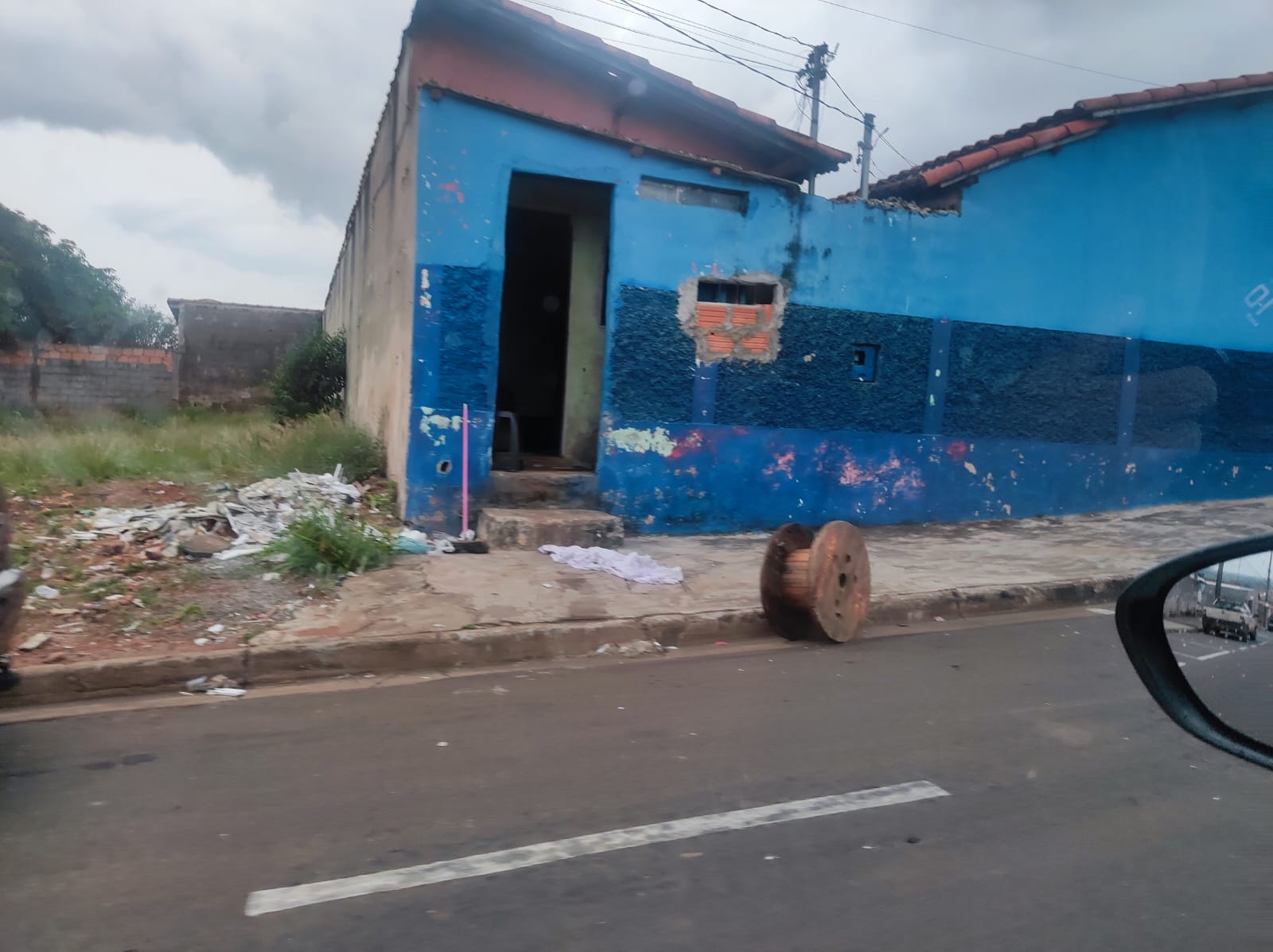 PM prende jovens em biqueira no Aristides Vieira e recupera mais uma moto furtada