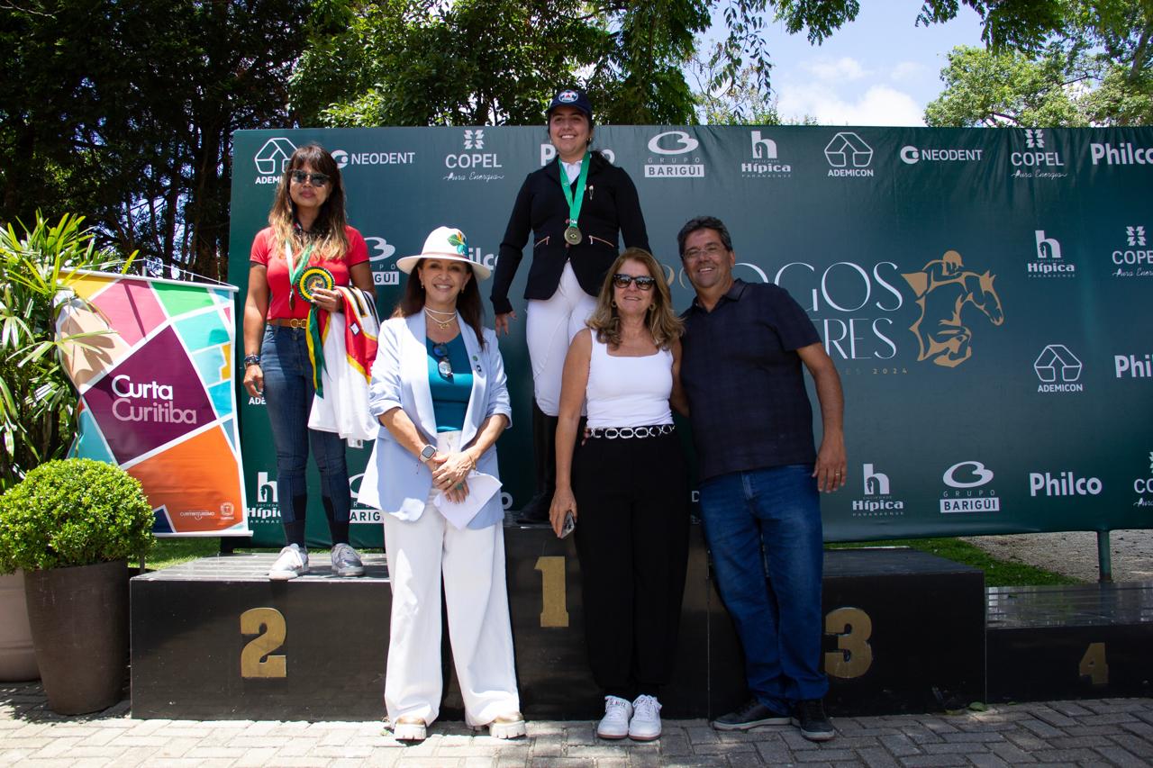 Ana Carolina conquista tricampeonato brasileiro de para-adestramento