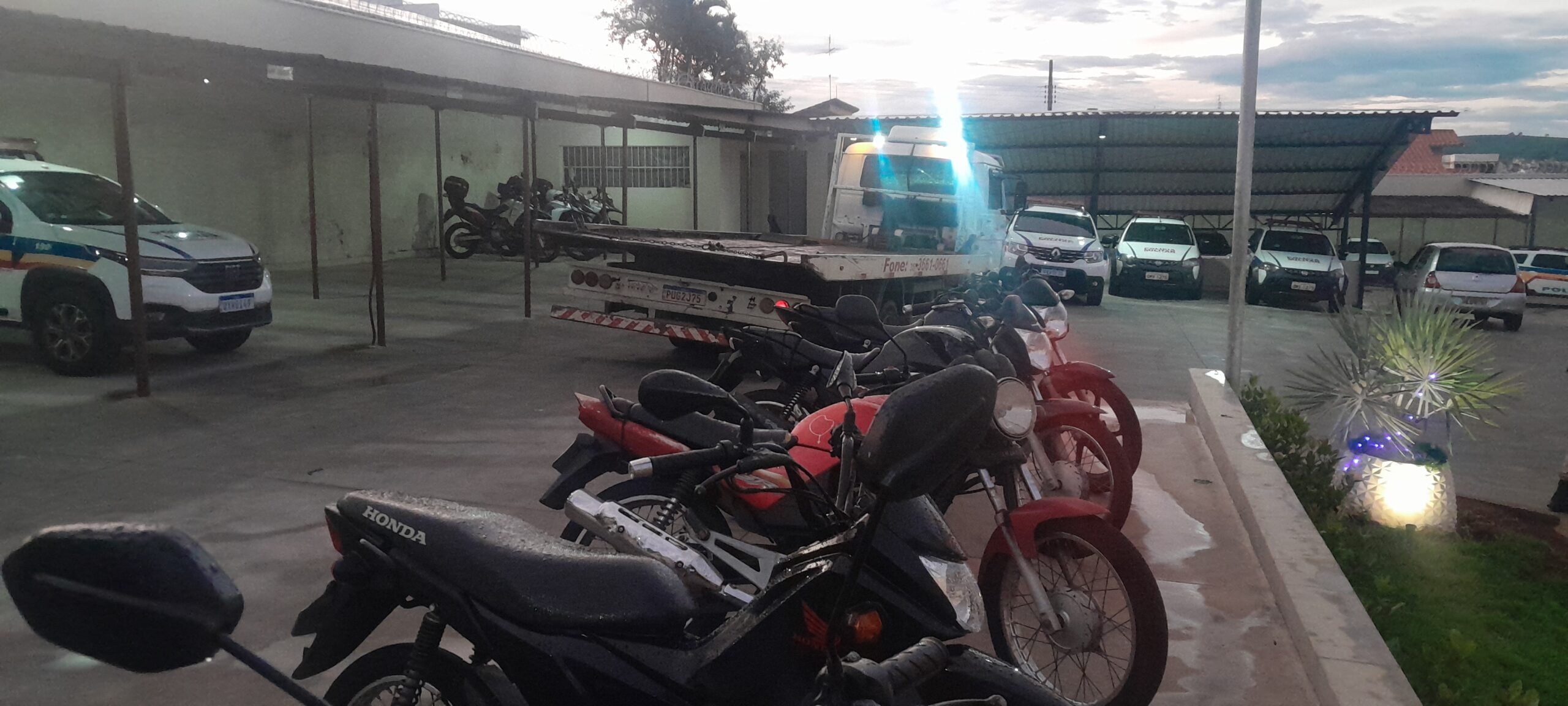Operação da PM apreende motocicletas barulhentas de rolezinhos e multa condutores