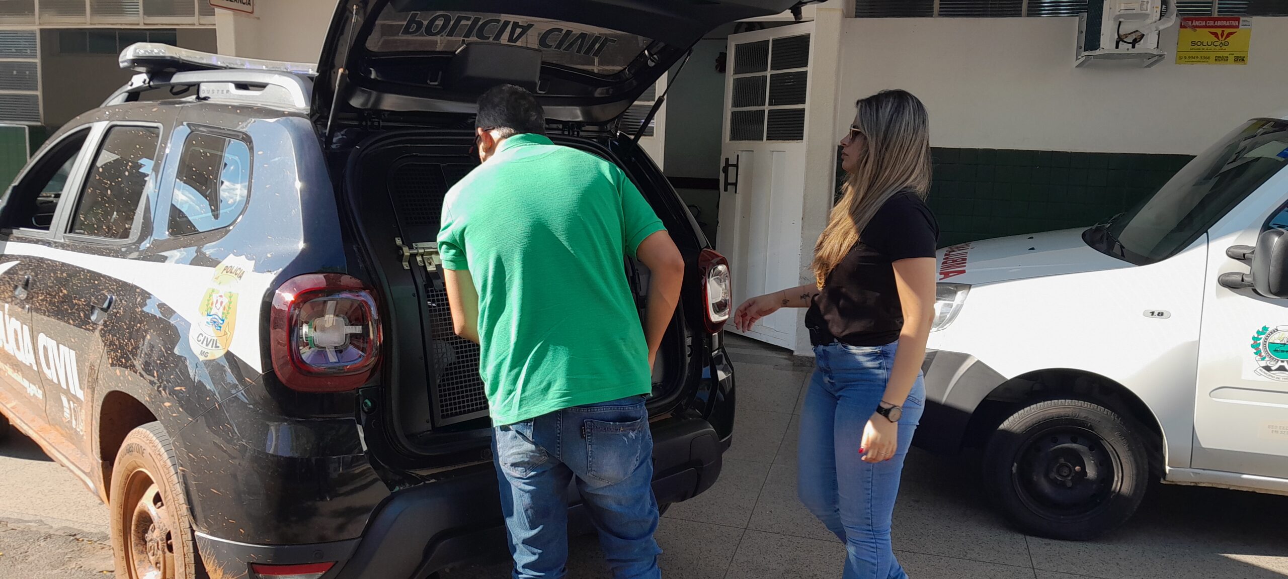Mulher presa que ameaçava servidora pública, já tinha determinação da justiça de afastamento