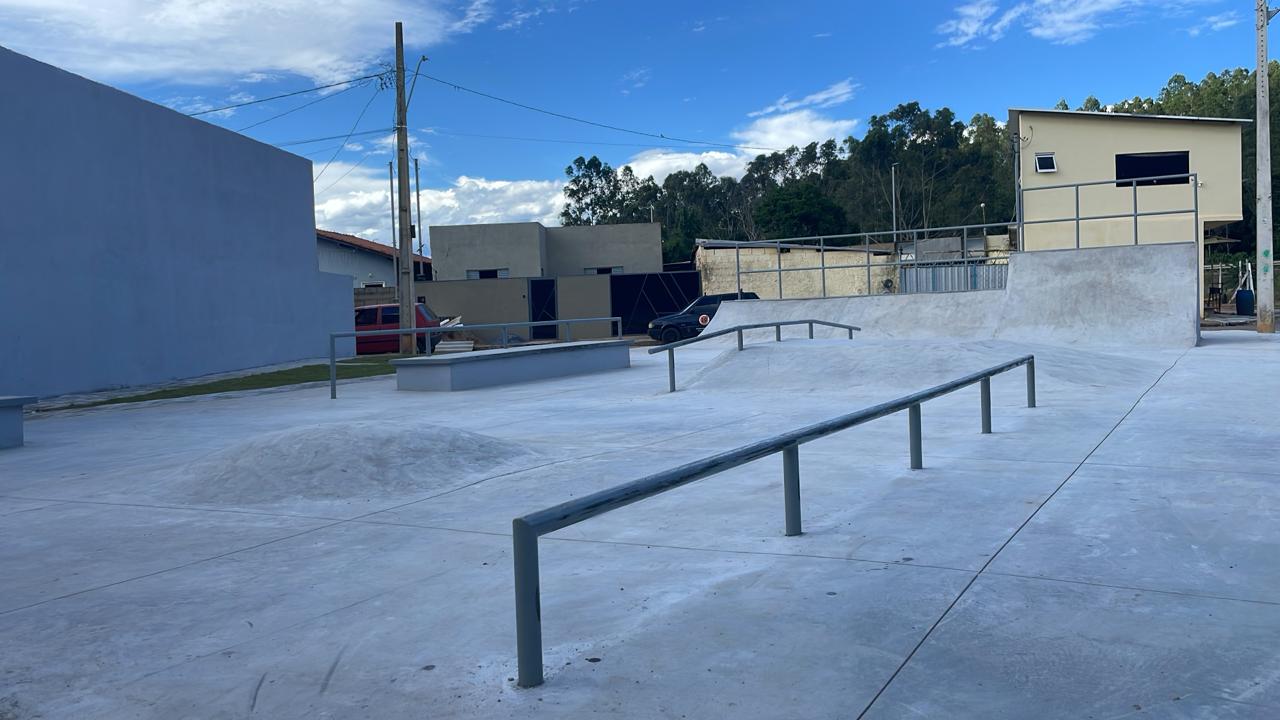 Santana da Vargem inaugura pista de skate novinha para a comunidade