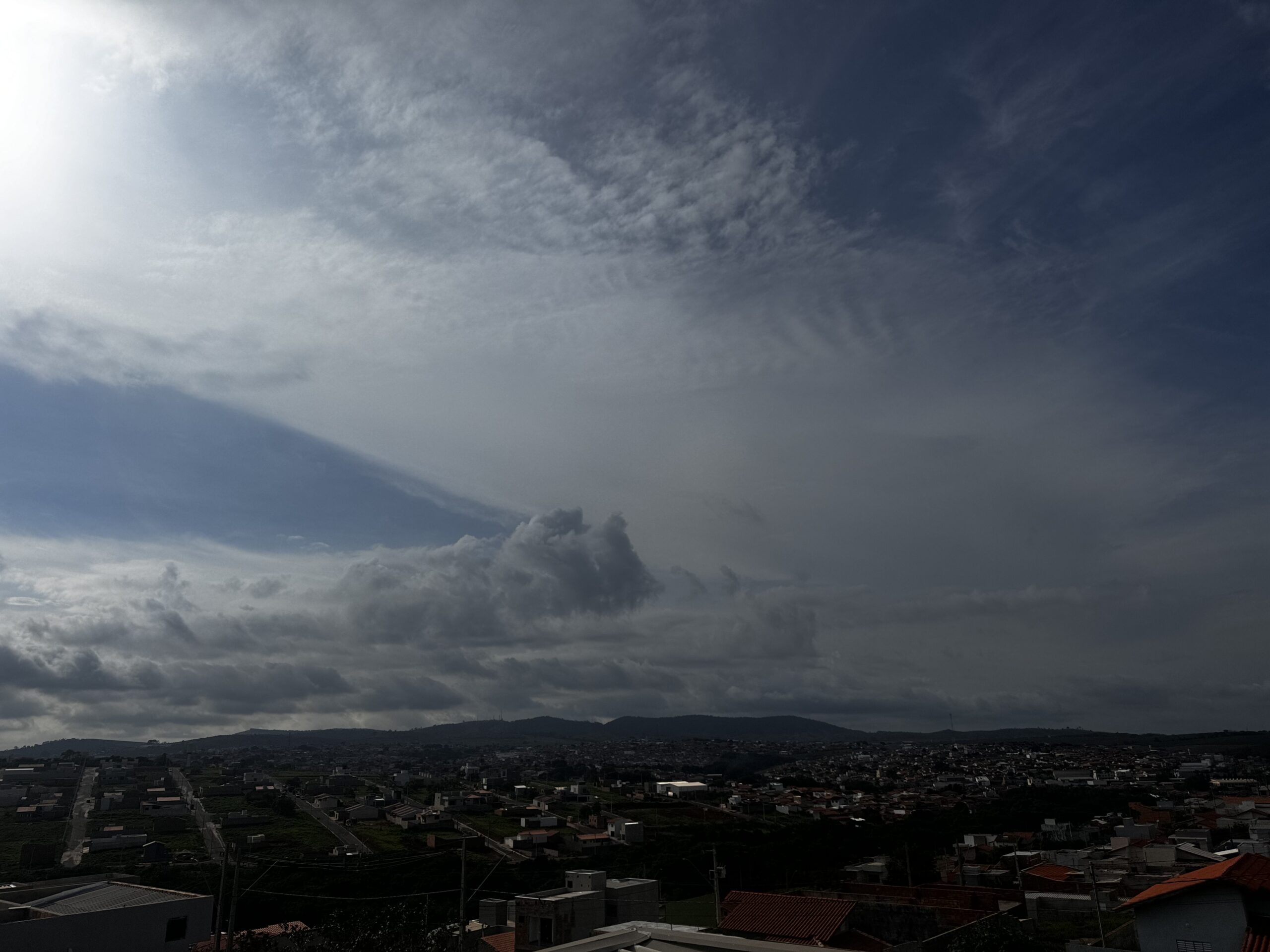 Segunda-feira quente de clima instável