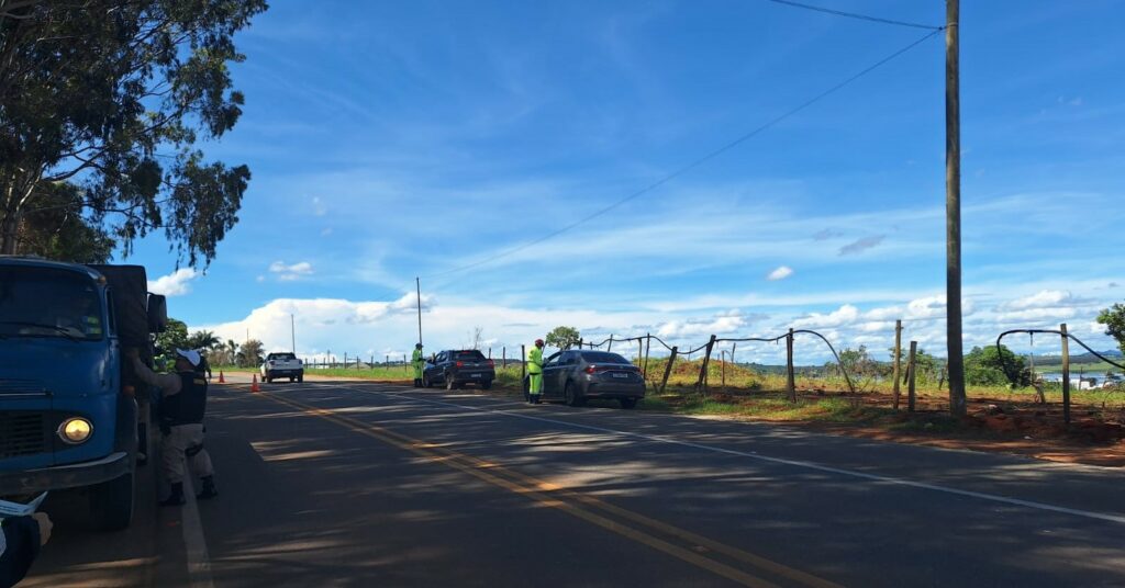 Concessionária EPR Vias do Café e PMRv Realizam Blitz Educativa para Segurança de Motoristas e Animais nas estradas