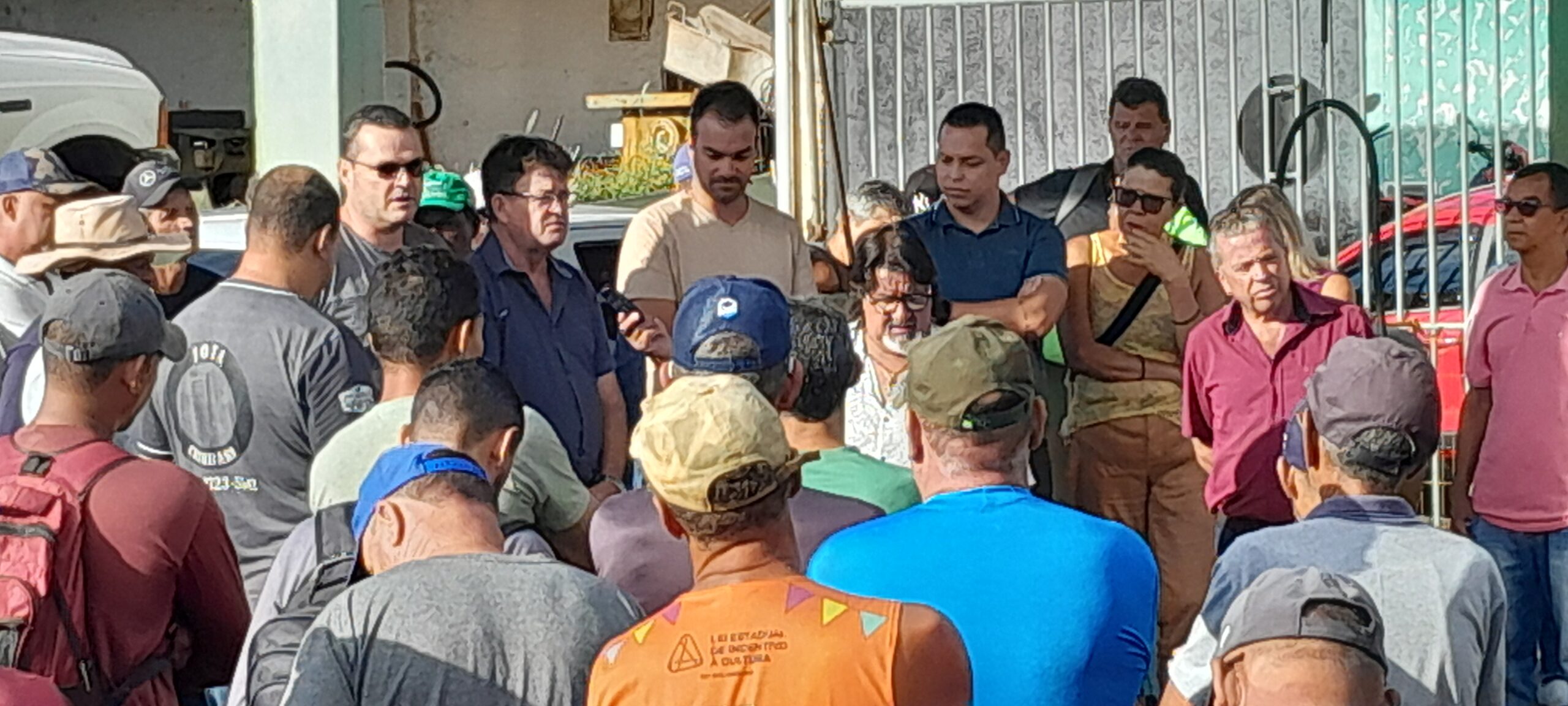 Luisinho e Maycon visitam secretarias, anunciam reajuste e pedem comprometimento dos servidores