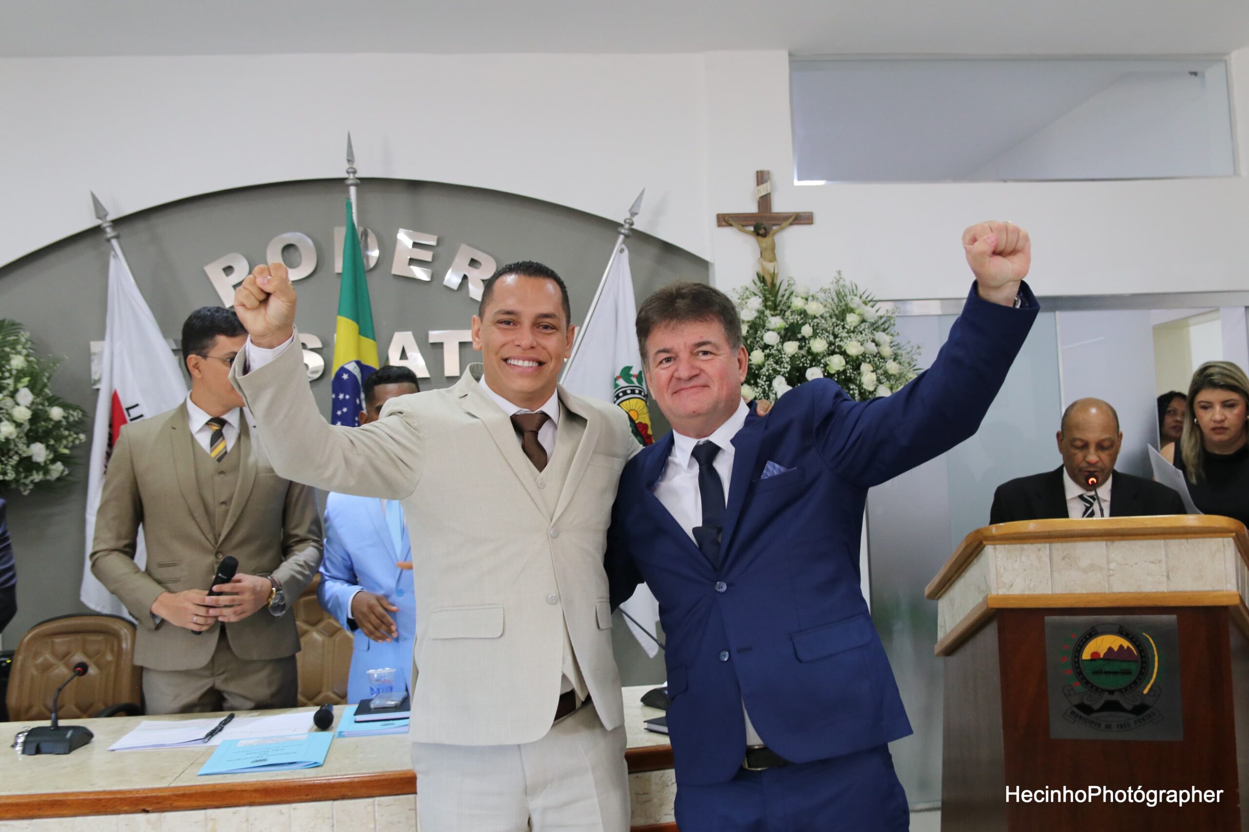 Emoção marca posse dos vereadores, prefeito e vice para o mandato 2025/2028