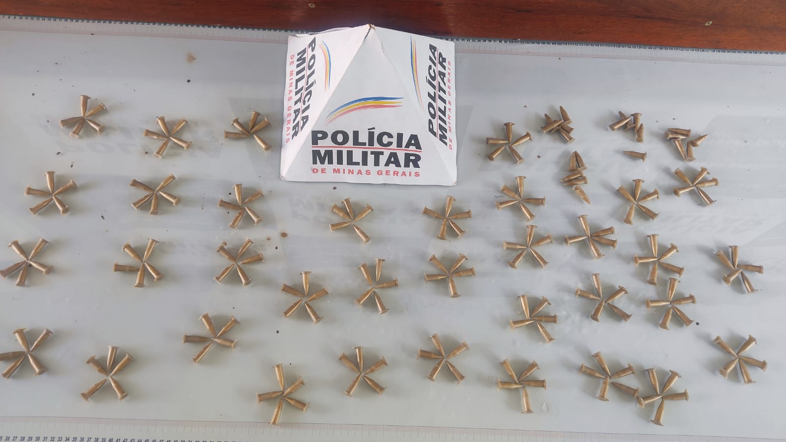 PM apreende quase 200 pinos de cocaína no bairro Vila Marília