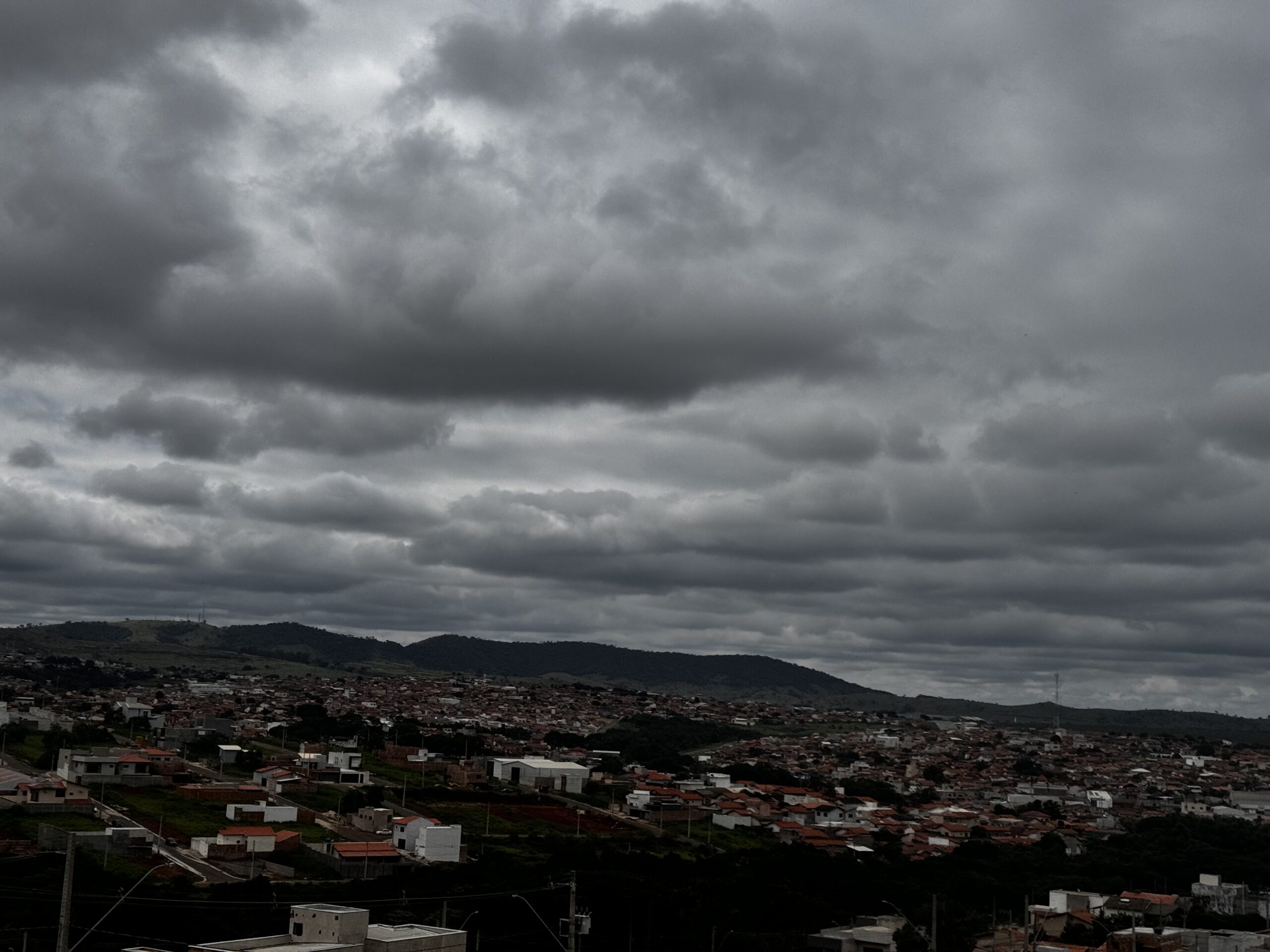 Domingo com muita chuva e temporais em Três Pontas