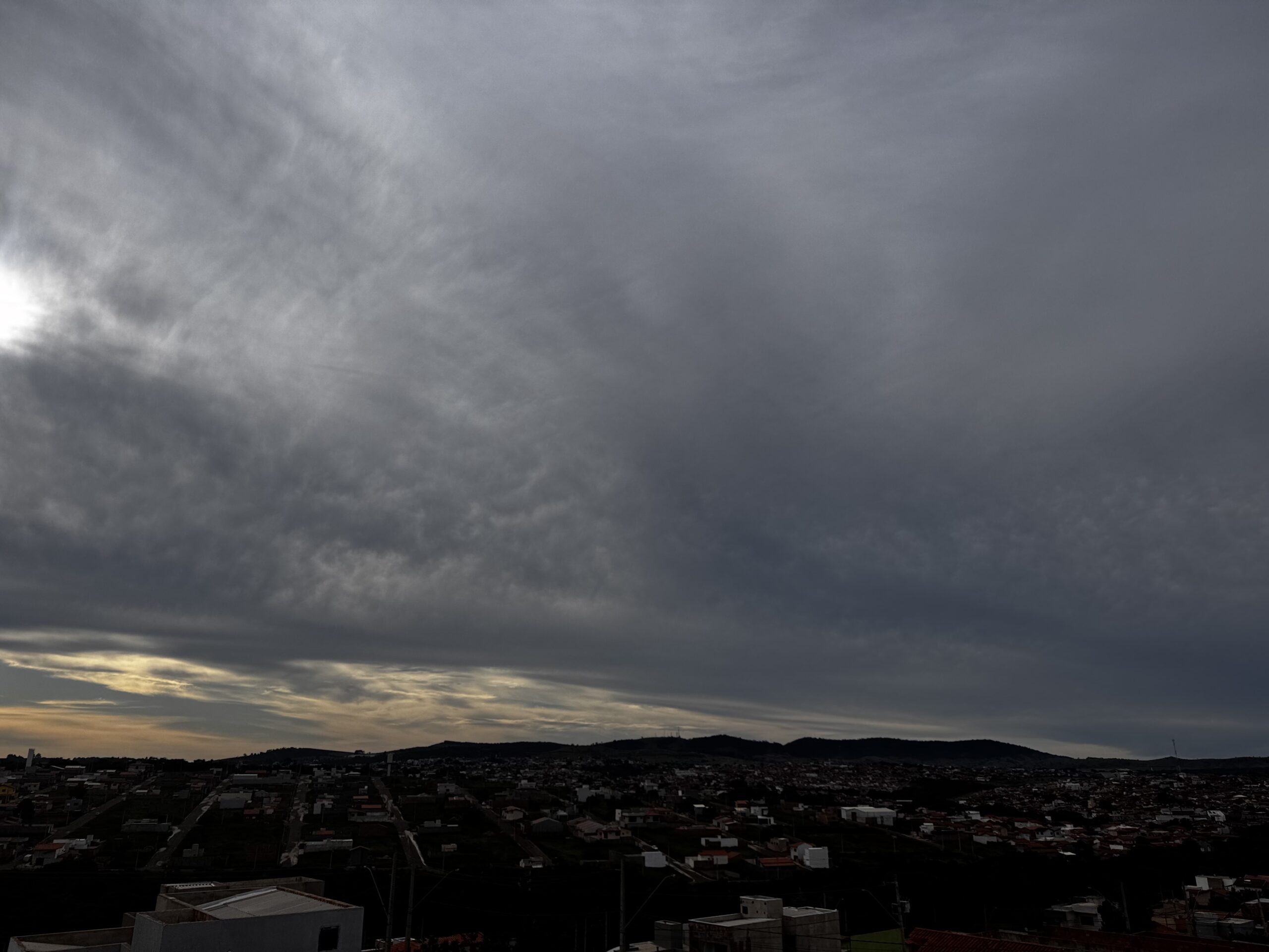 Terça-feira de chuva forte e pancadas até a noite em Três Pontas