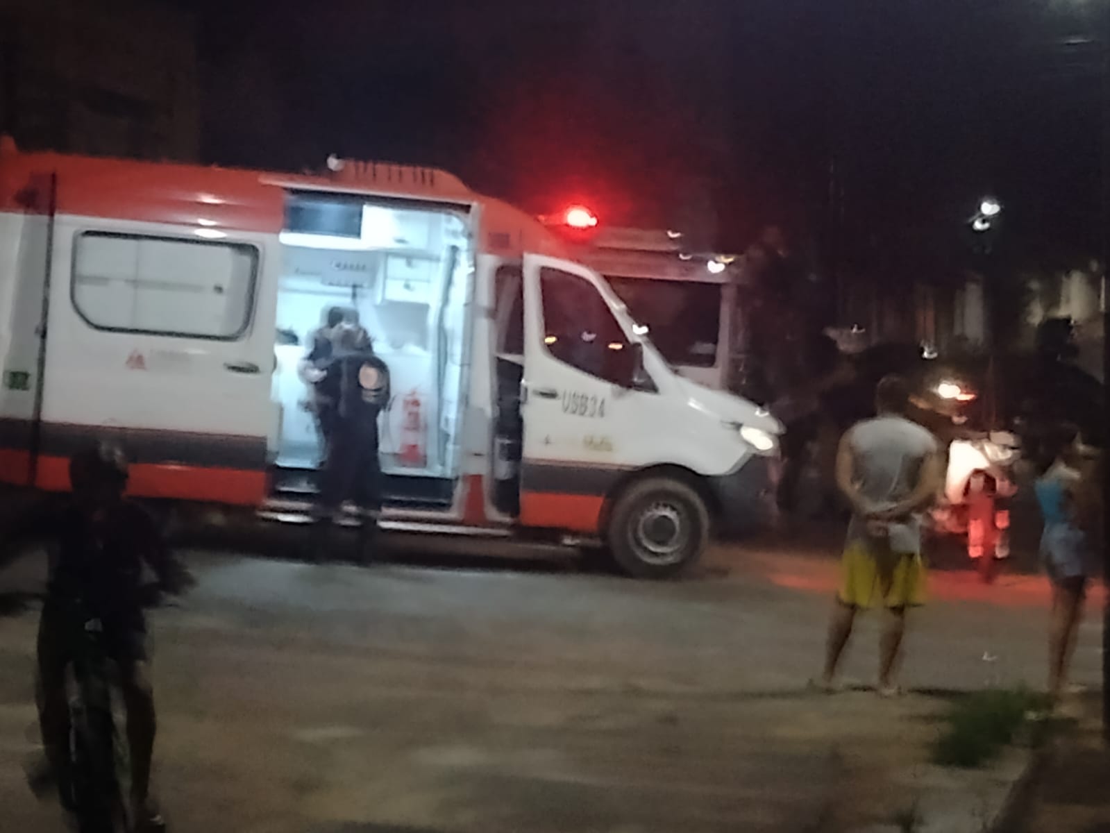 Menor que fugiu da PM de moto cai e fica ferido no Aristides Vieira