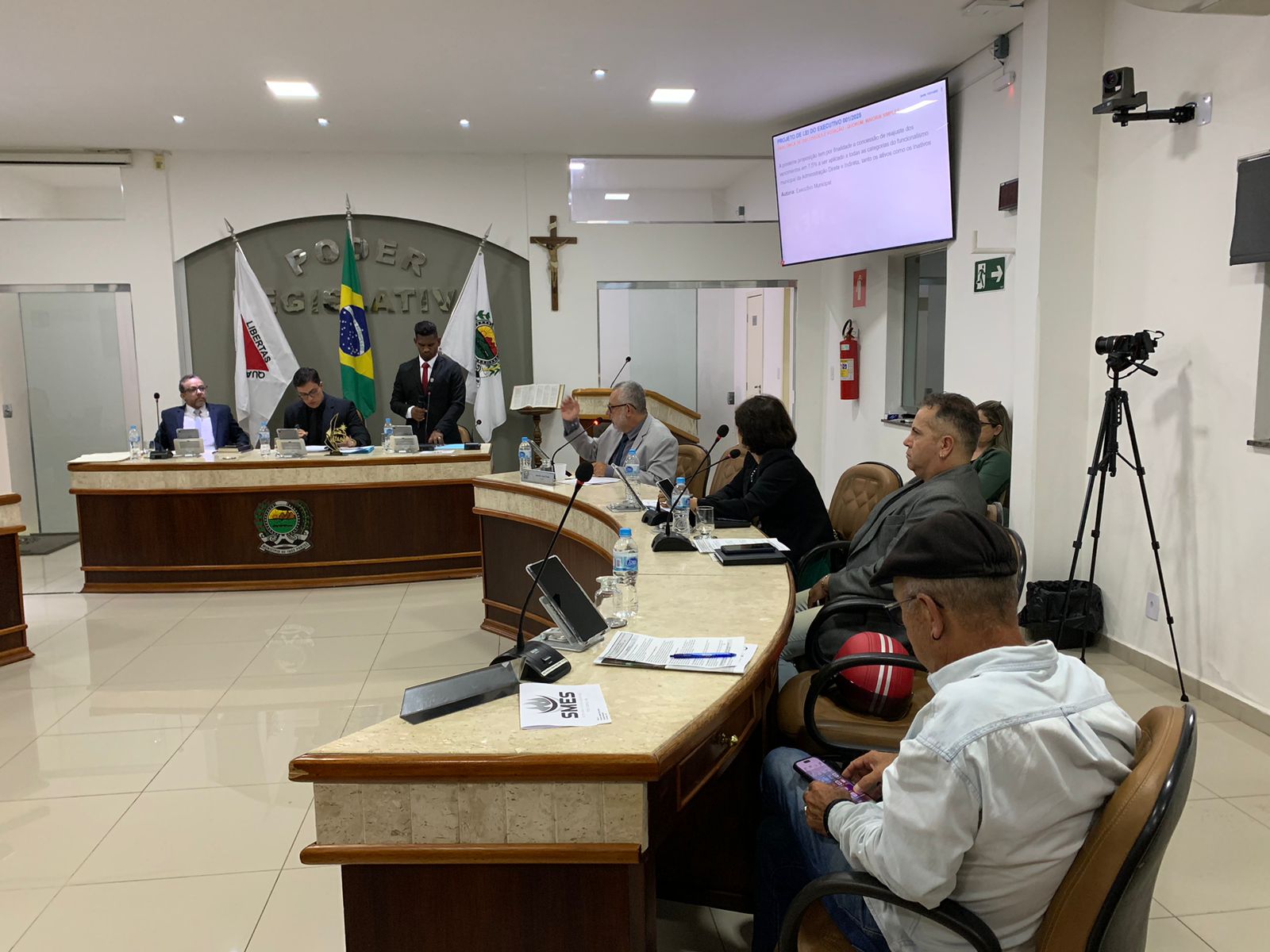 Câmara aprova reajuste de salário, aumento do auxílio alimentação aos servidores e Refis Tributário