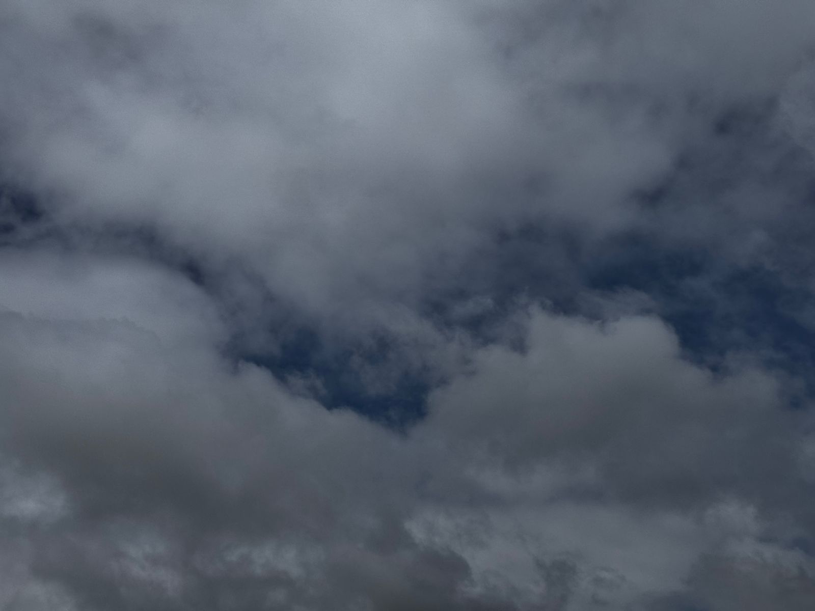 Sexta-feira com sol, nevoeiro e pancadas de chuva em Três Pontas