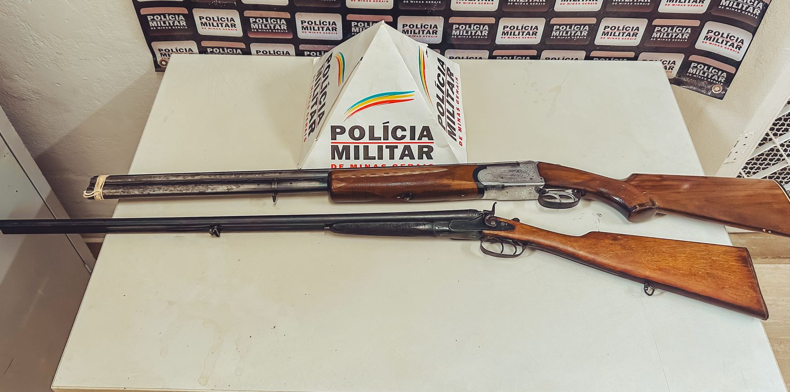 PM do Ambiente apreende armas com registros vencidos em Varginha
