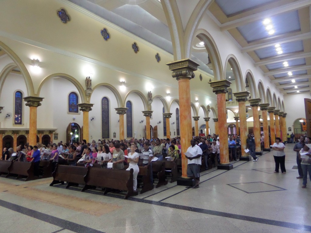 Paróquias iniciam tempo quaresmal com missas de Quarta-feira de Cinzas. Veja programação