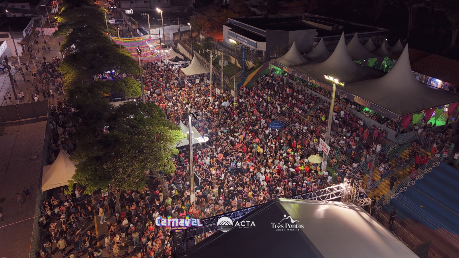 Primeiro dia de Carnaval em Três Pontas tem festa para todos os gostos e promete uma programação intensa neste domingo