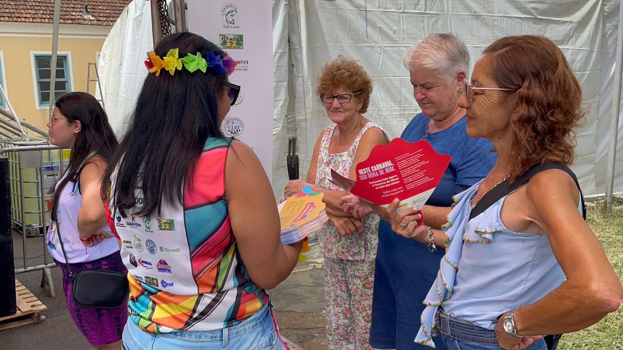Ação de conscientização no Carnaval de Três Pontas destacou o respeito às mulheres
