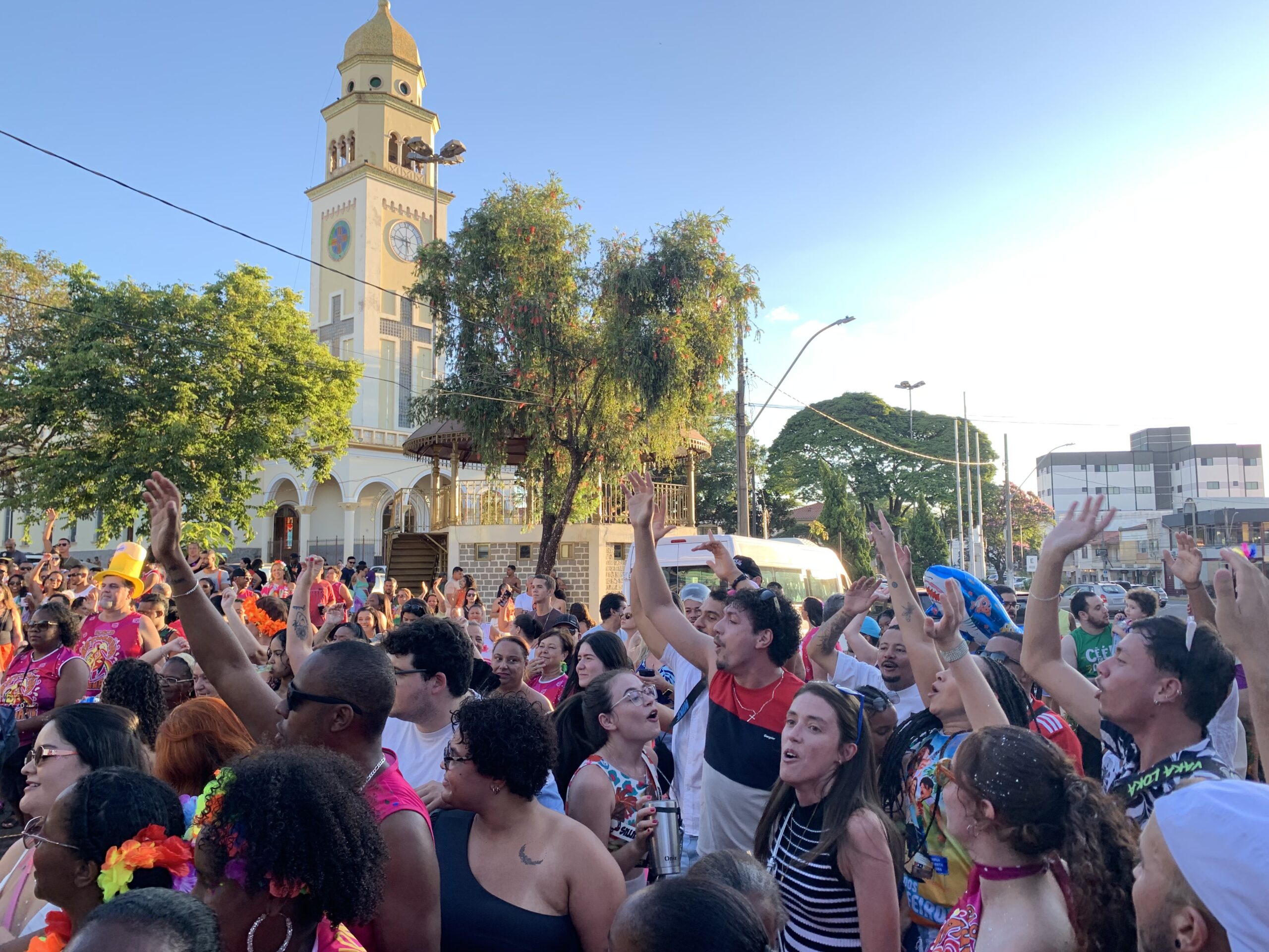 Carnaval segue firme no quarto e último dia de folia