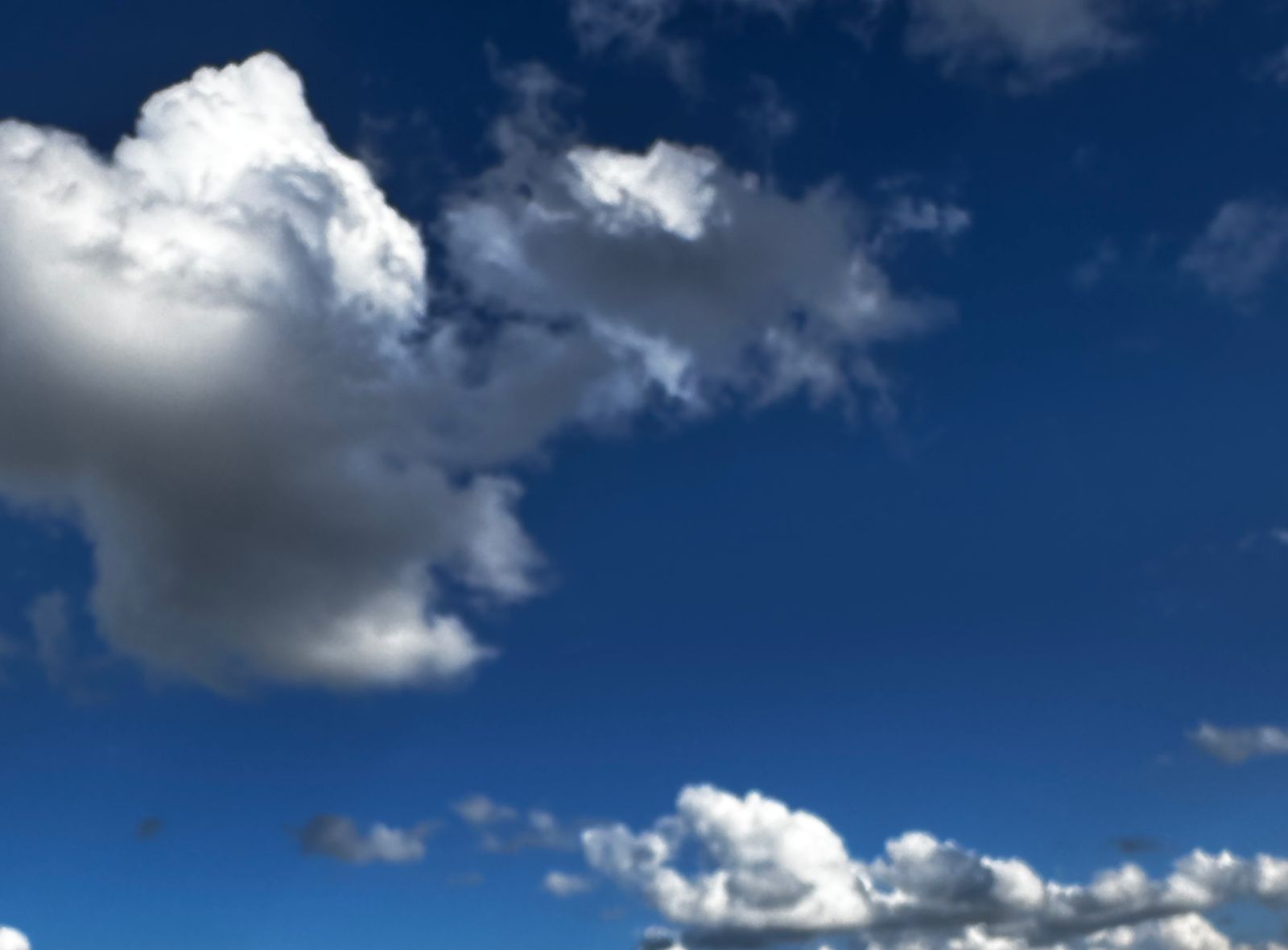 Sexta-feira deve ser de sol e calor em Três Pontas, mas com pancadas de chuva