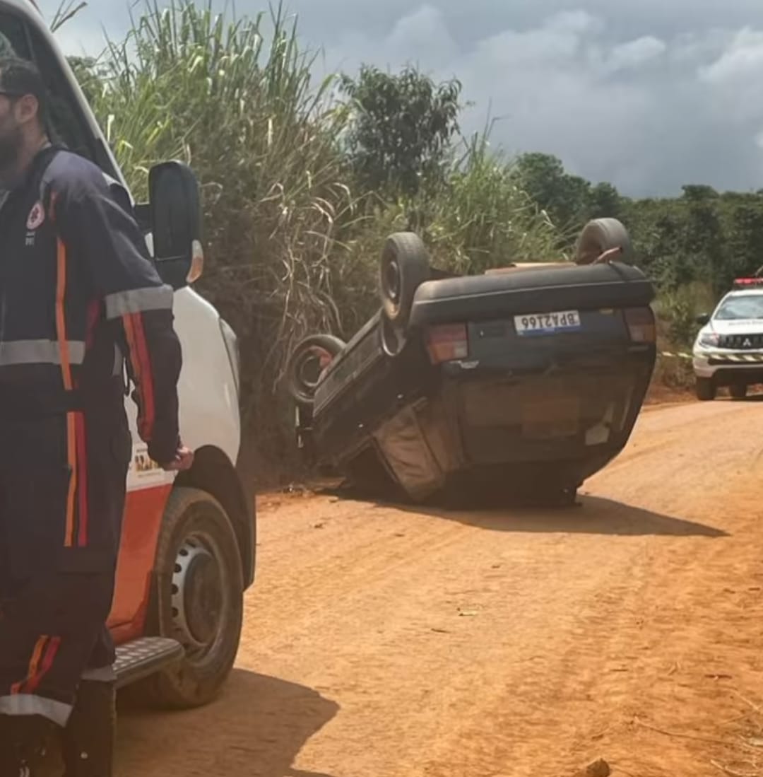 Rapaz capota o carro e morre entre Três Pontas e Nepomuceno