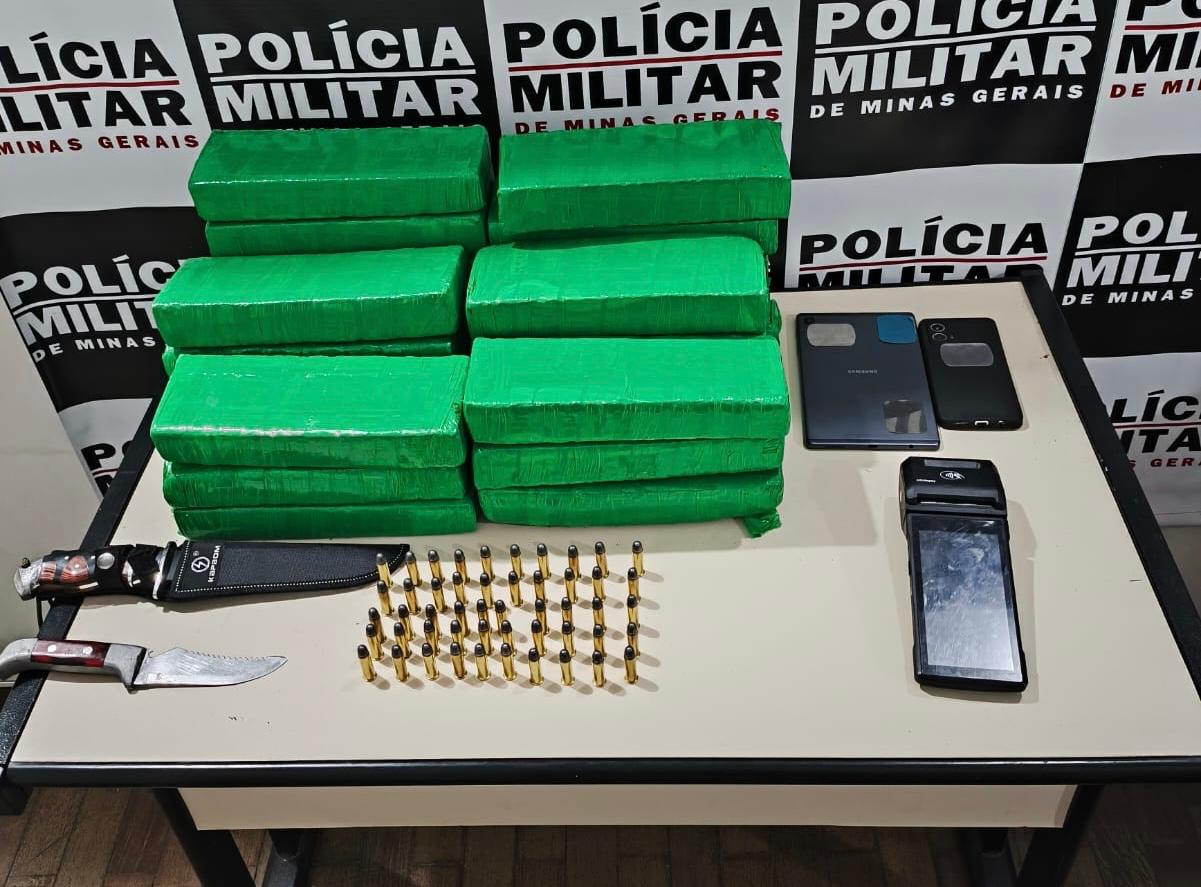 Operação policial resulta na apreensão de 25 quilos de maconha em carro de app