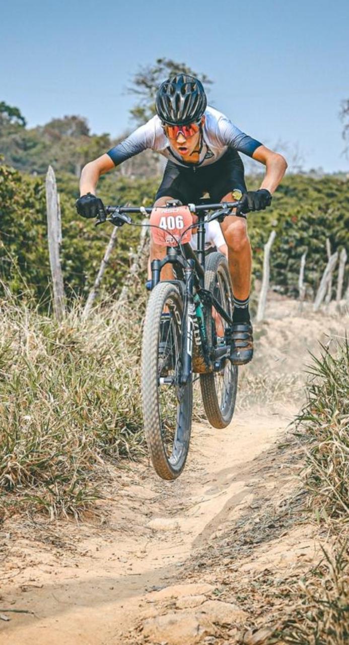 Jovem de 14 anos brilha no ciclismo: Cauã Moreno é campeão no Big Biker e lidera campeonatos