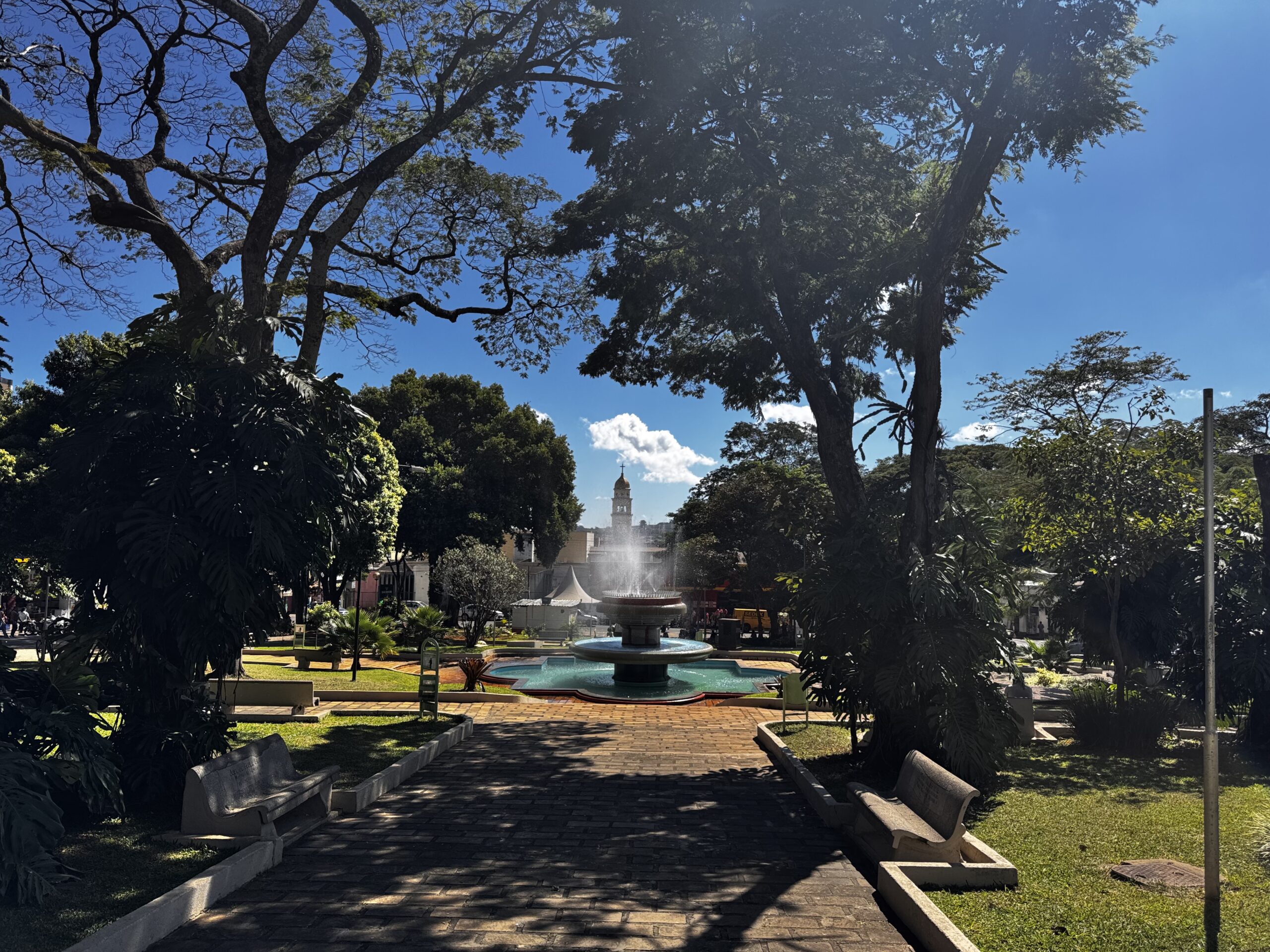 ACAITP realiza Pit Stop de Dia das Mães na Praça da Fonte com descontos no comércio local
