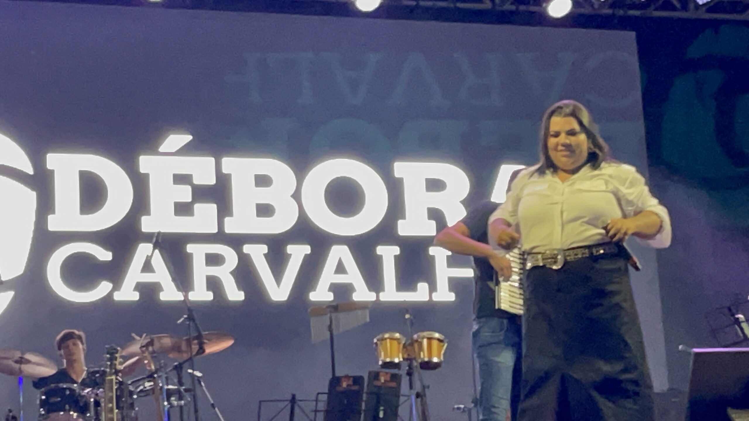 Débora Carvalho: “O barzinho ficou grande” e o sonho virou realidade no palco do Viva Três Pontas
