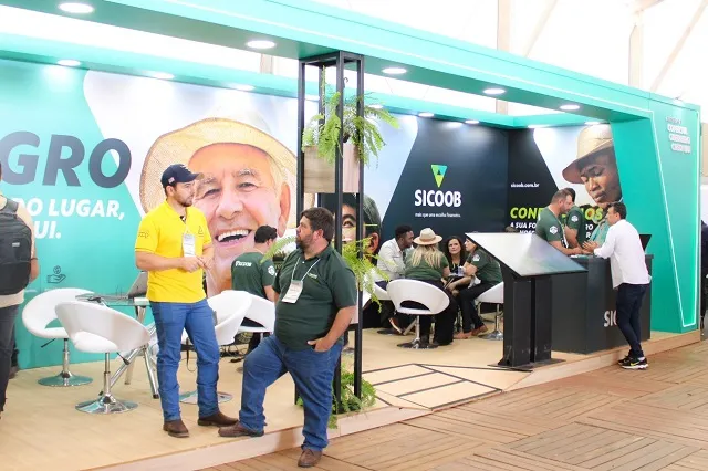 Unidas pelo agro: cooperativas Sicoob levam soluções financeiras e educação à Expocafé 2025
