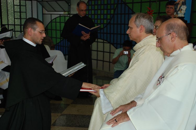 Papa Leão XIV, eleito hoje em Conclave, tem ligação marcante com Frei Emerson, de Três Pontas