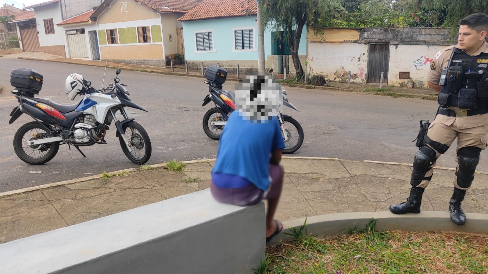 Menor é flagrado vendendo crack na Praça do Catumbi