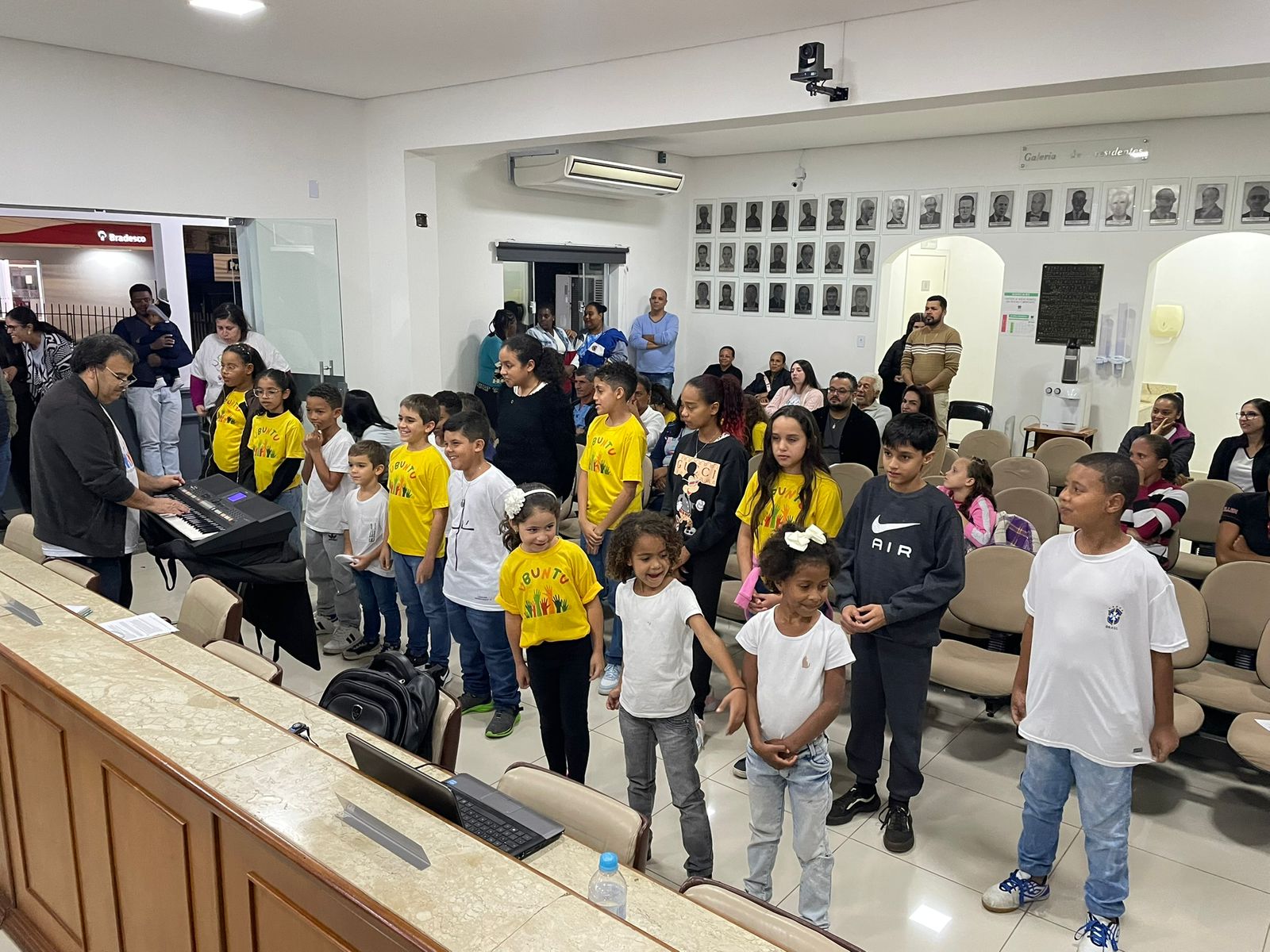 Sessão mais acalorada do ano tem bate-bocas, interrupções e necessidade de intervenção firme