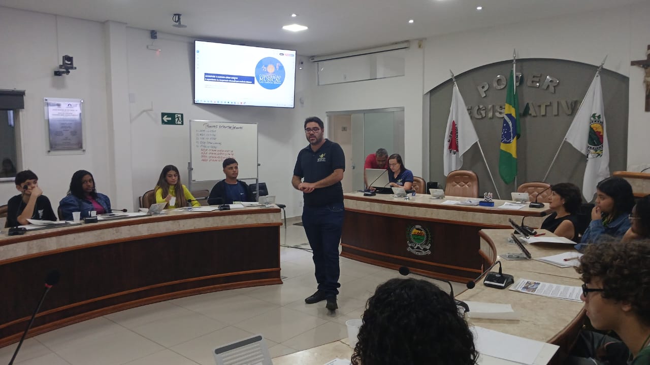 Parlamento Jovem conhece a história da Corporação Musical Luiz Antônio Ribeiro em mais um encontro da Escola do Legislativo