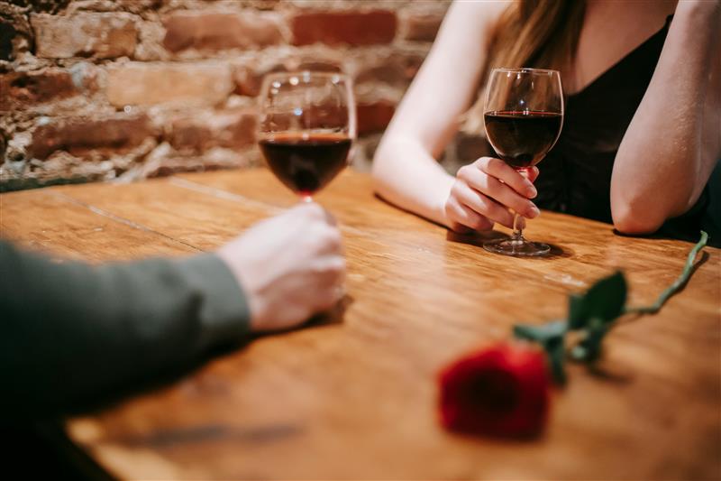 77% dos bares e restaurantes esperam faturar mais no Dia dos Namorados em Minas Gerais