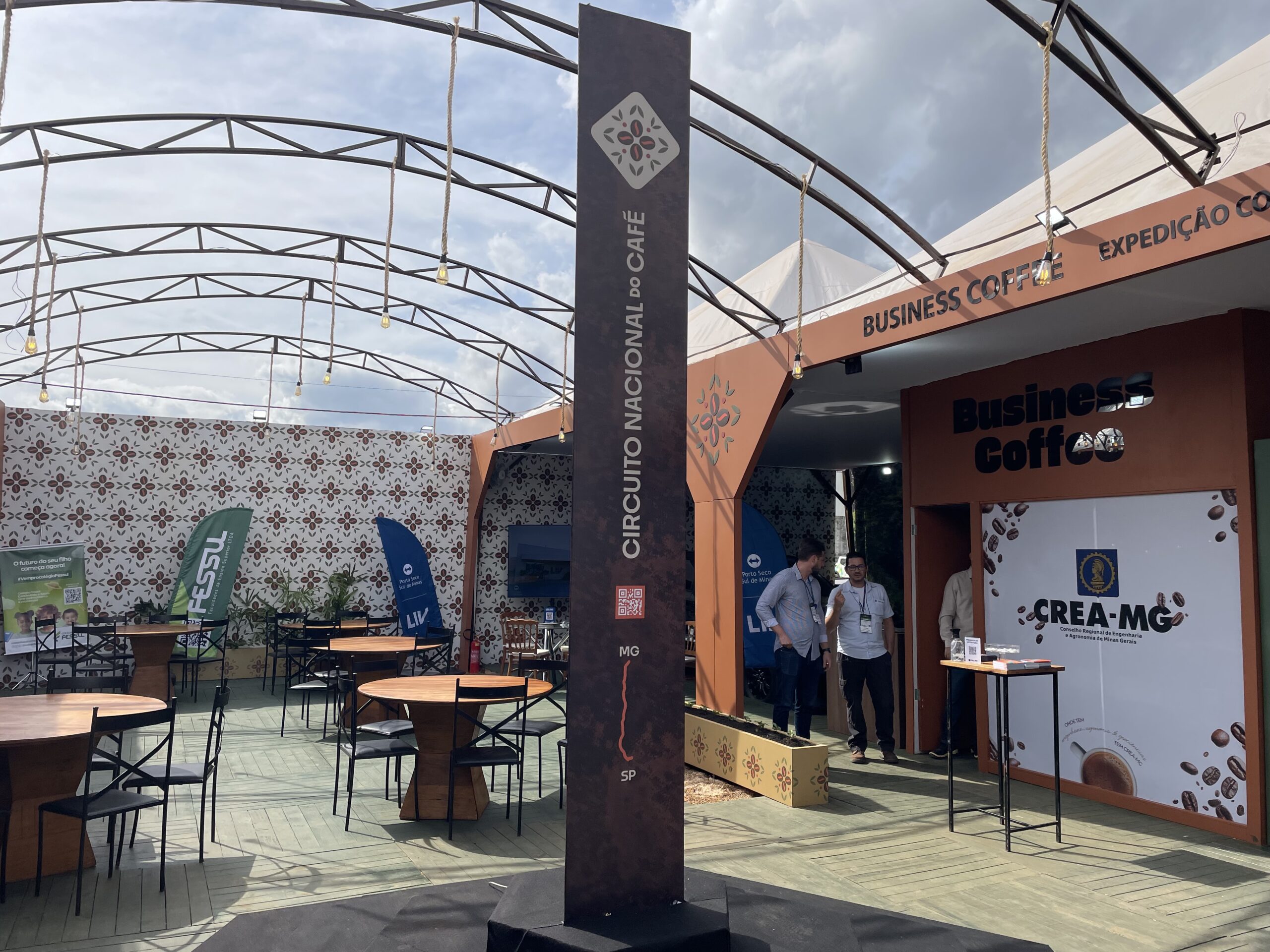 Rota Nacional do Café é lançada na Expocafé para prefeitos e setores do agro
